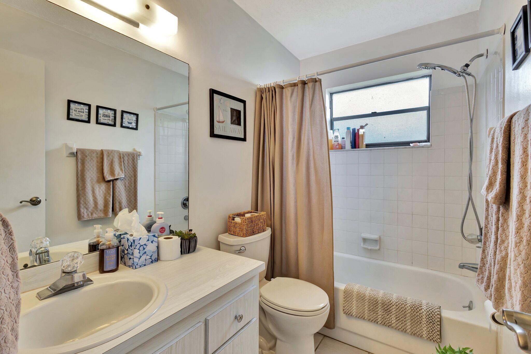 1030 Manor Dr 1030