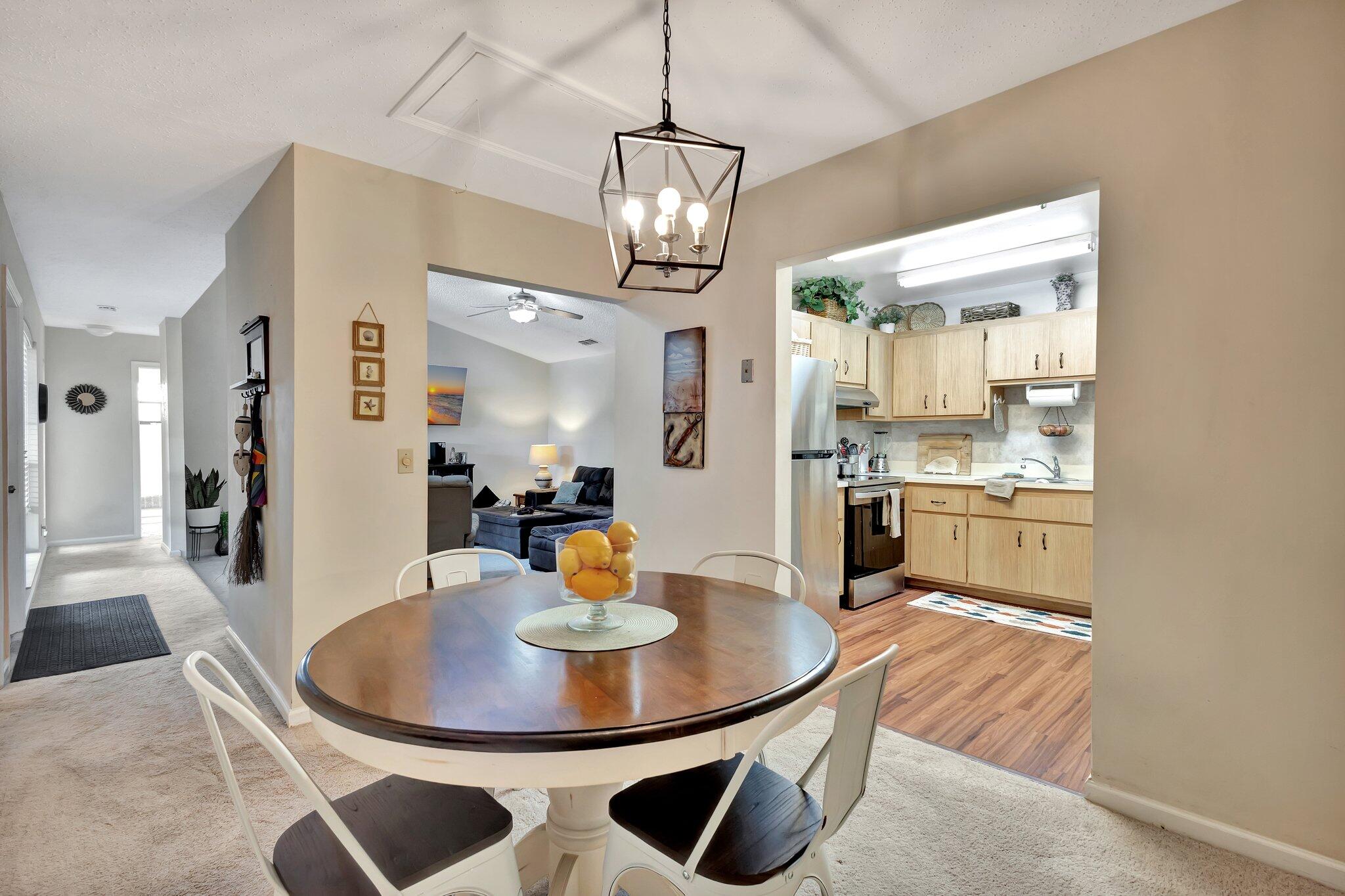 1030 Manor Dr 1030