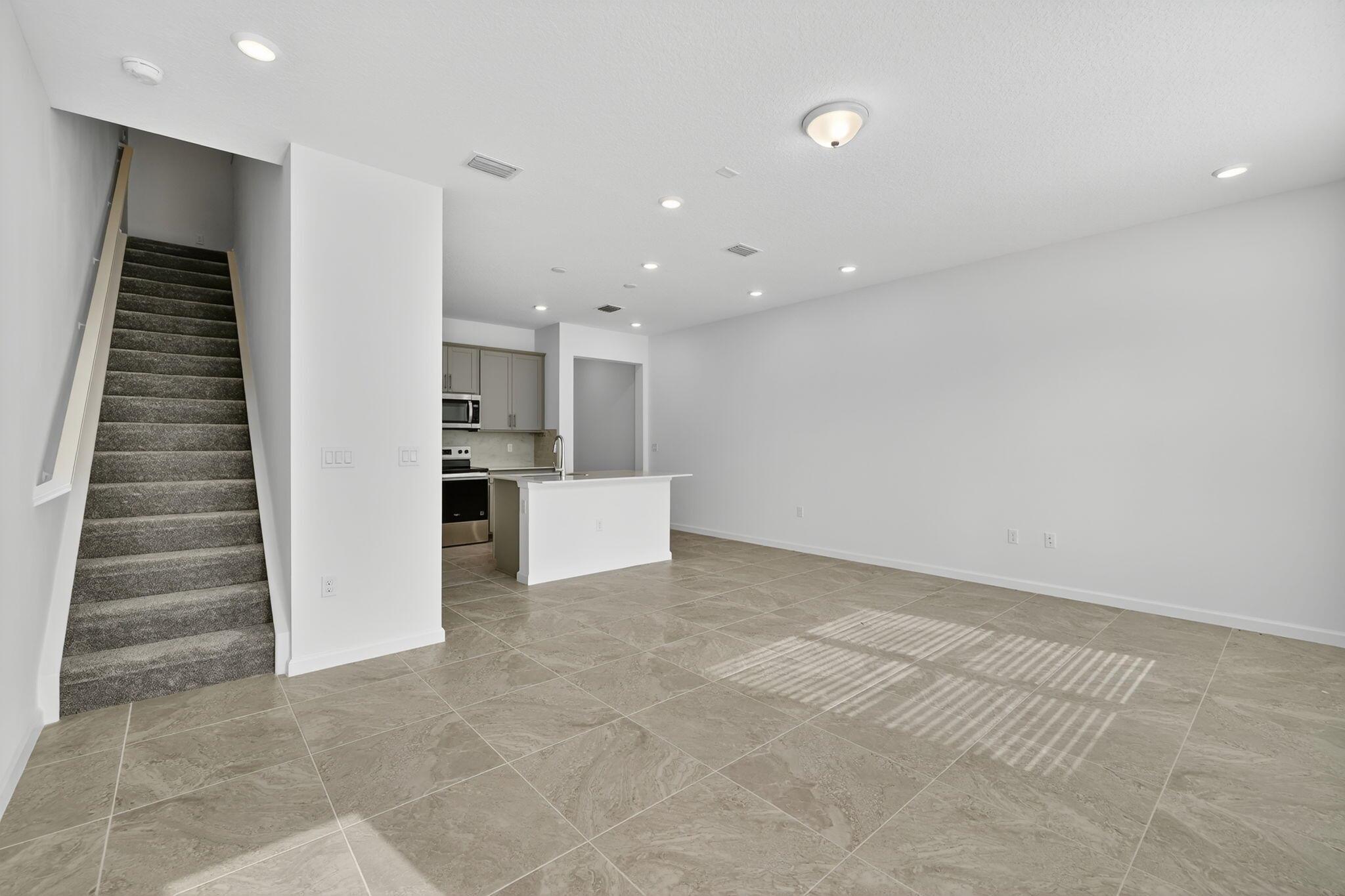 7596 SW Linus Lane