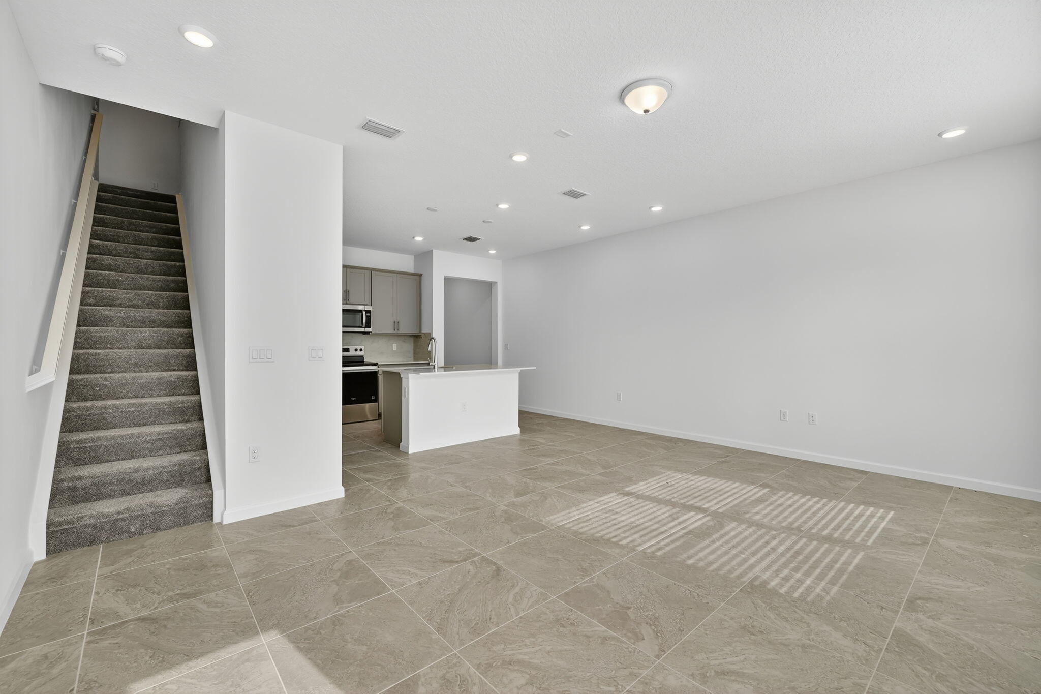 7596 SW Linus Lane