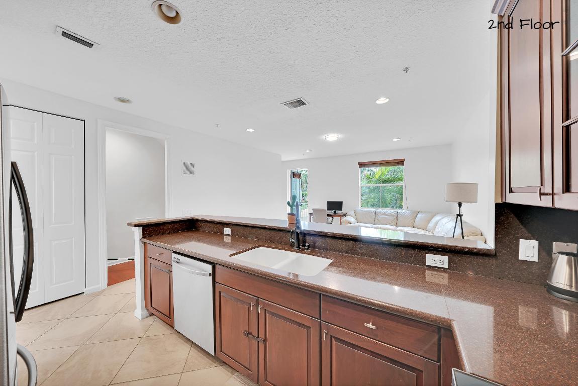 1381 Piazza Delle Pallottole