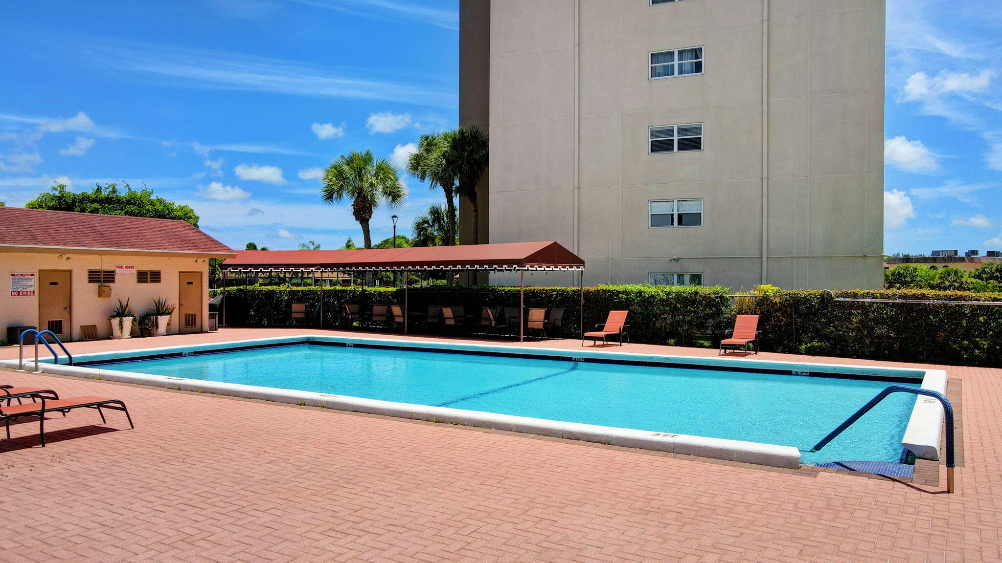 3661 Via Poinciana 410