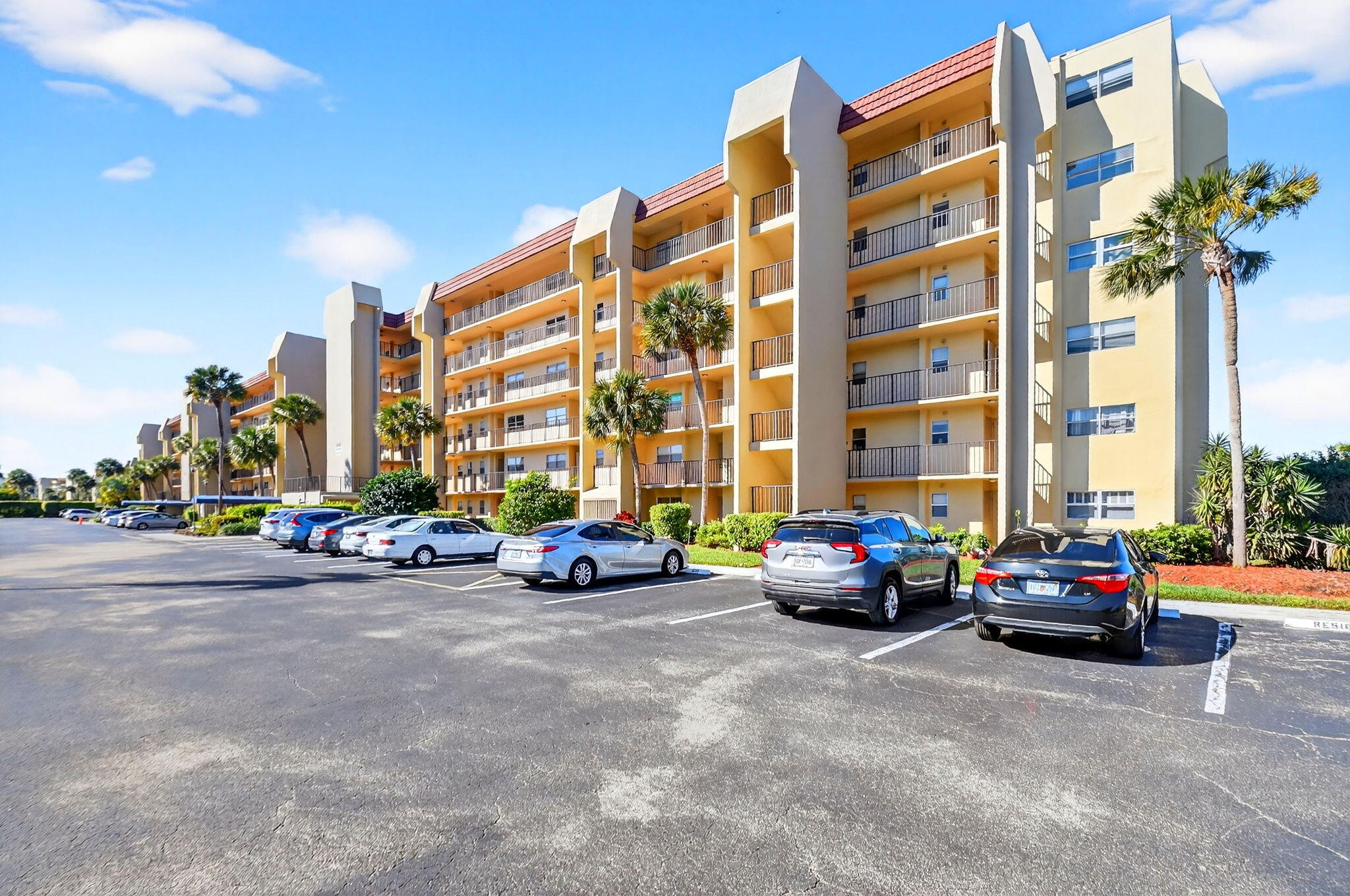 3661 Via Poinciana 410