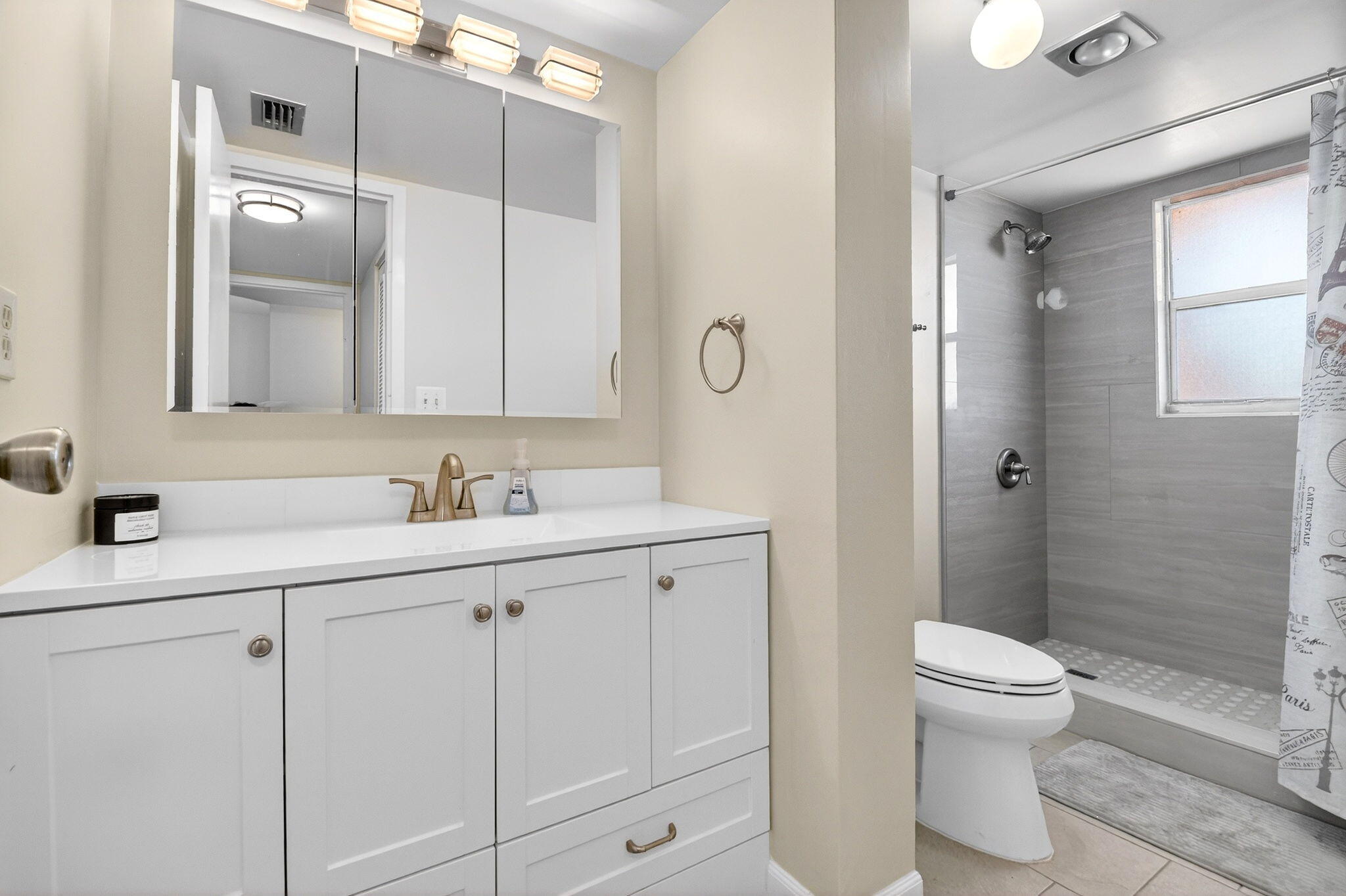 3661 Via Poinciana 410