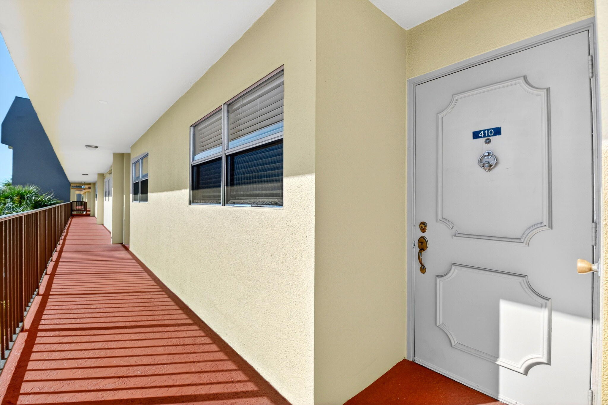 3661 Via Poinciana 410