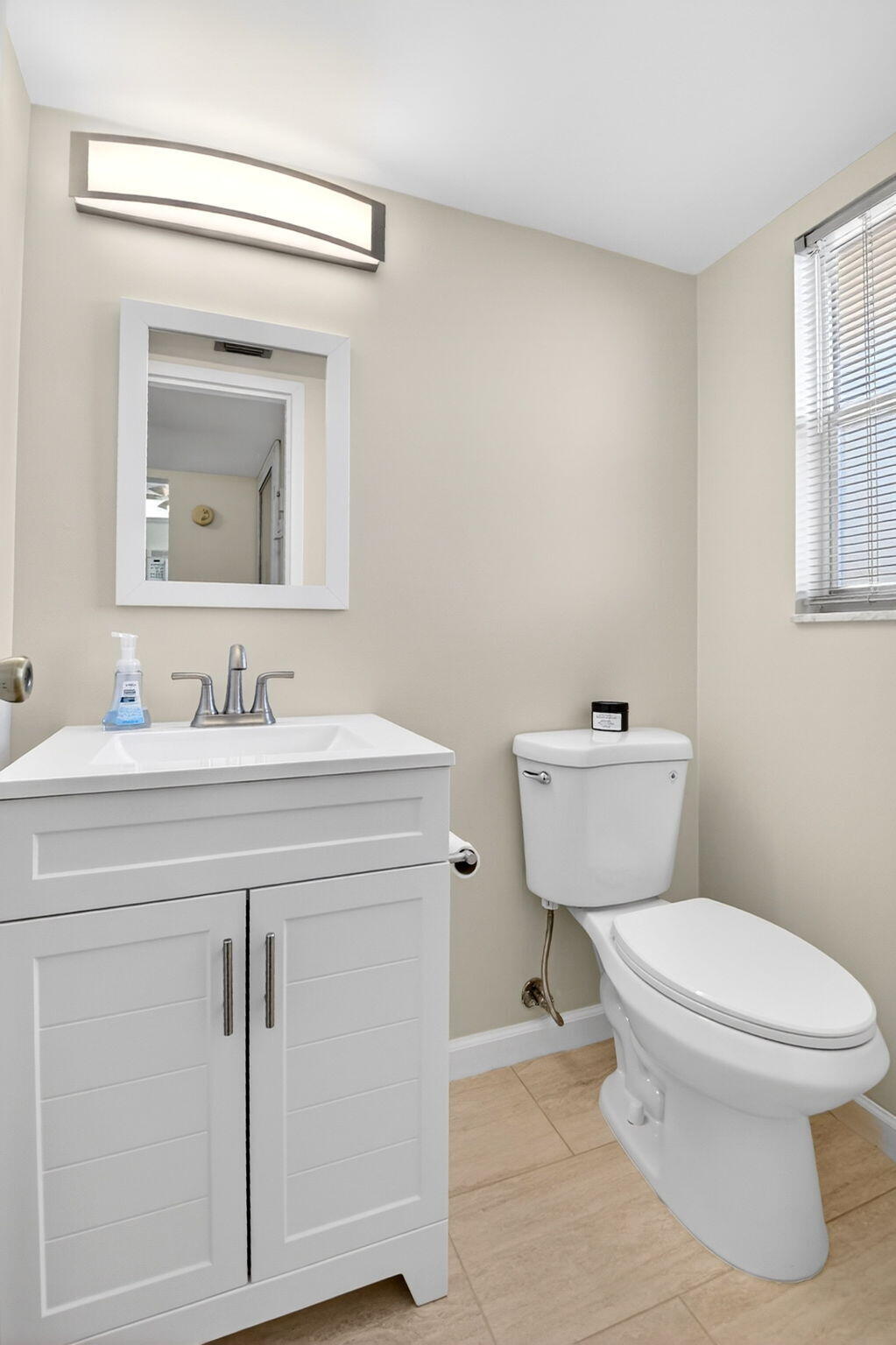 3661 Via Poinciana 410