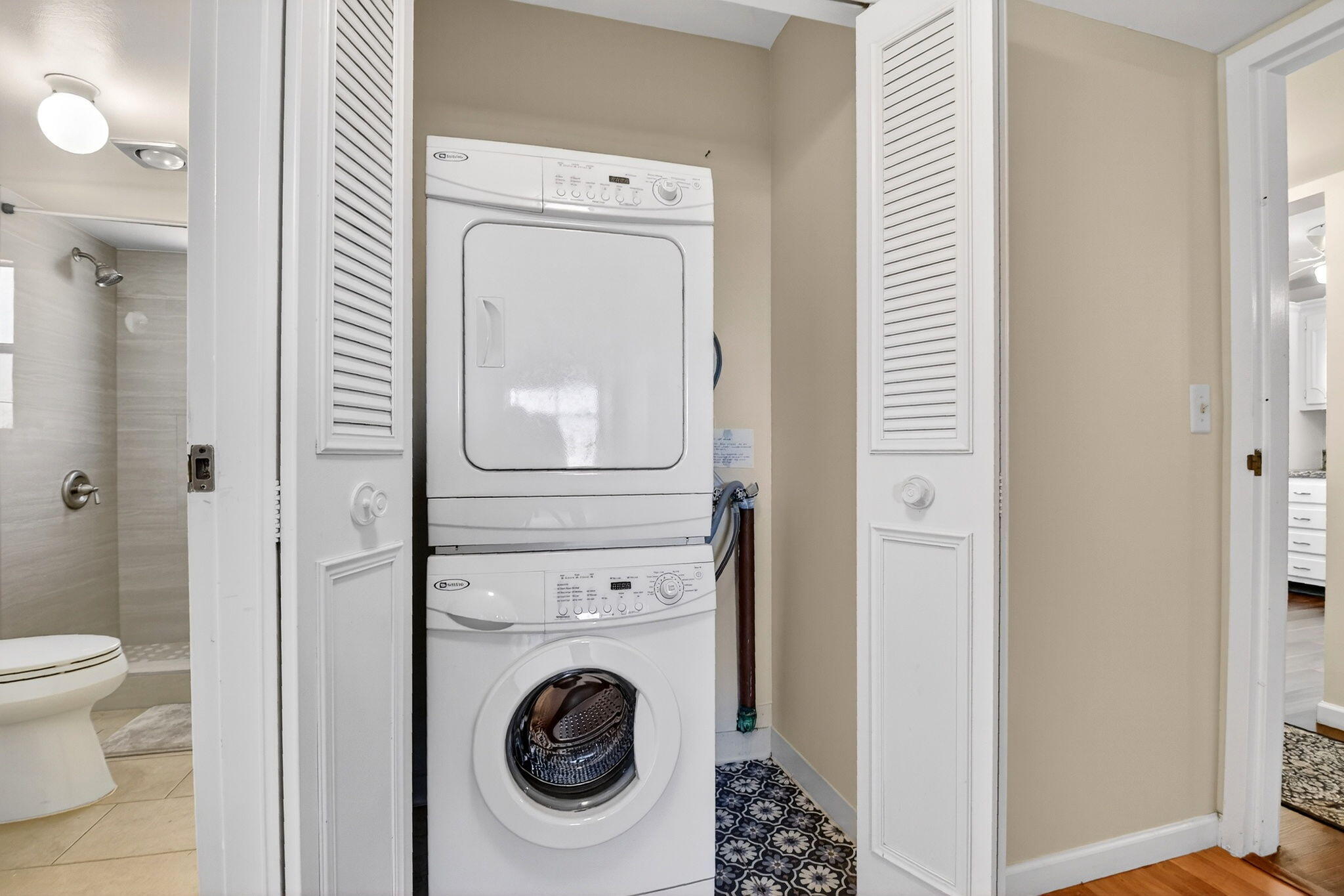 3661 Via Poinciana 410