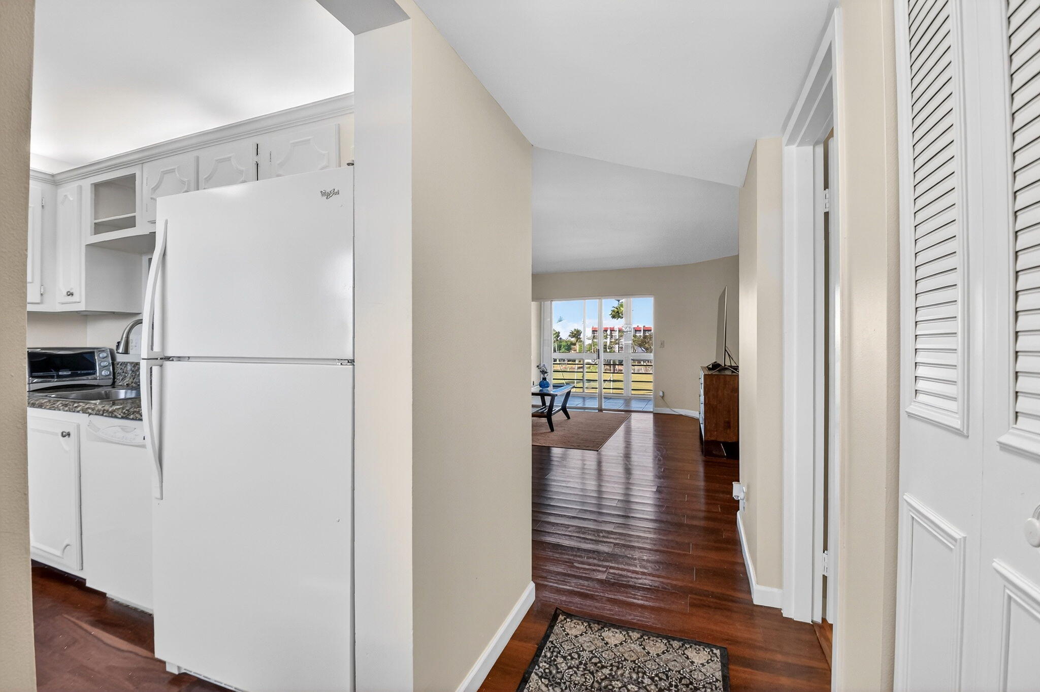 3661 Via Poinciana 410