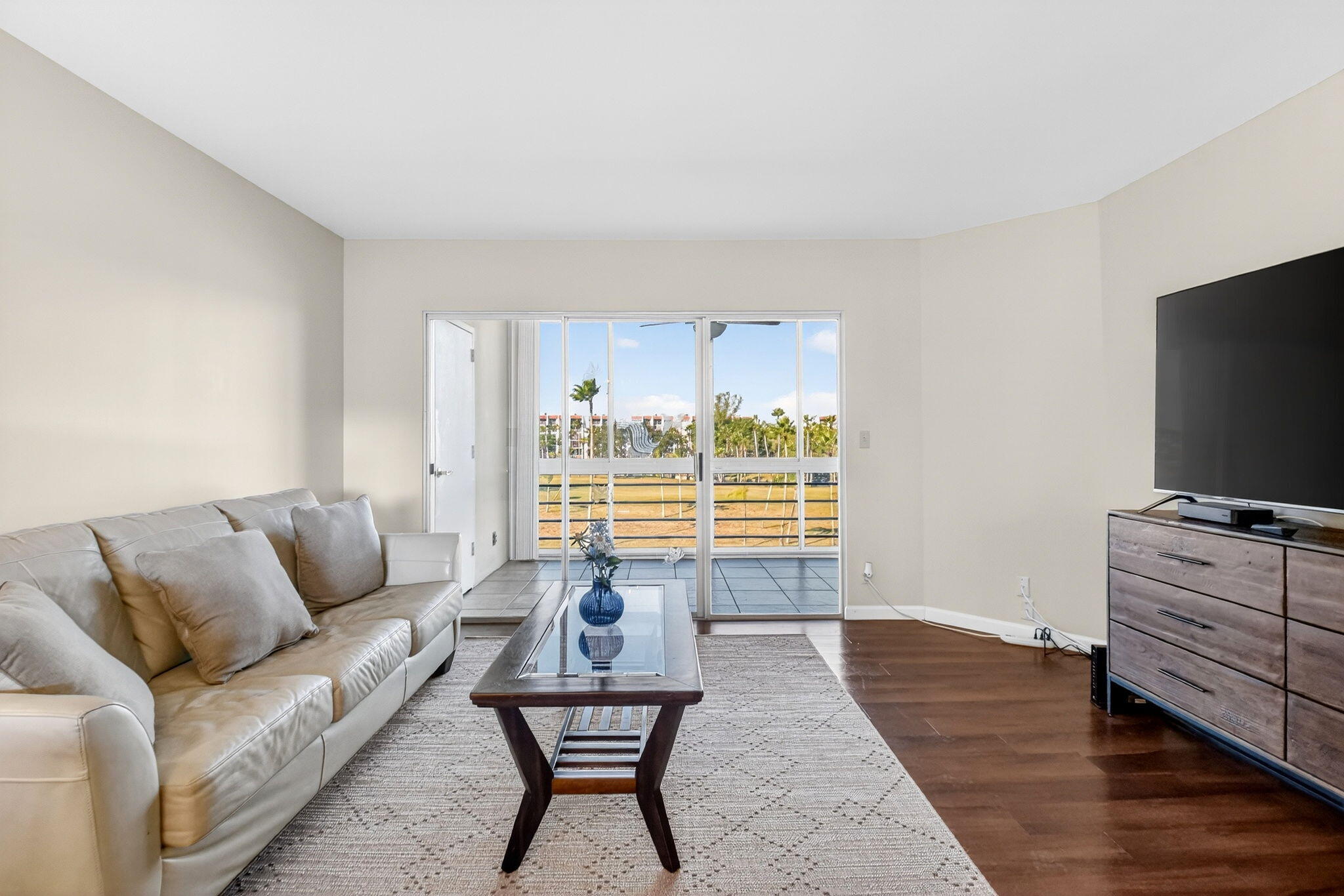 3661 Via Poinciana 410