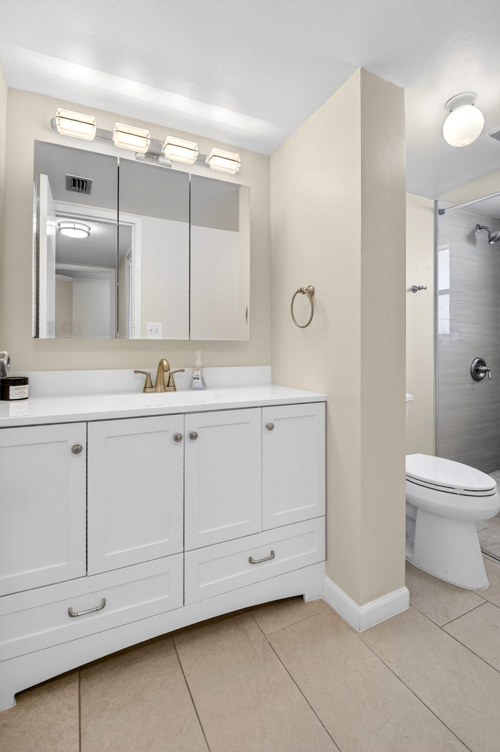 3661 Via Poinciana 410