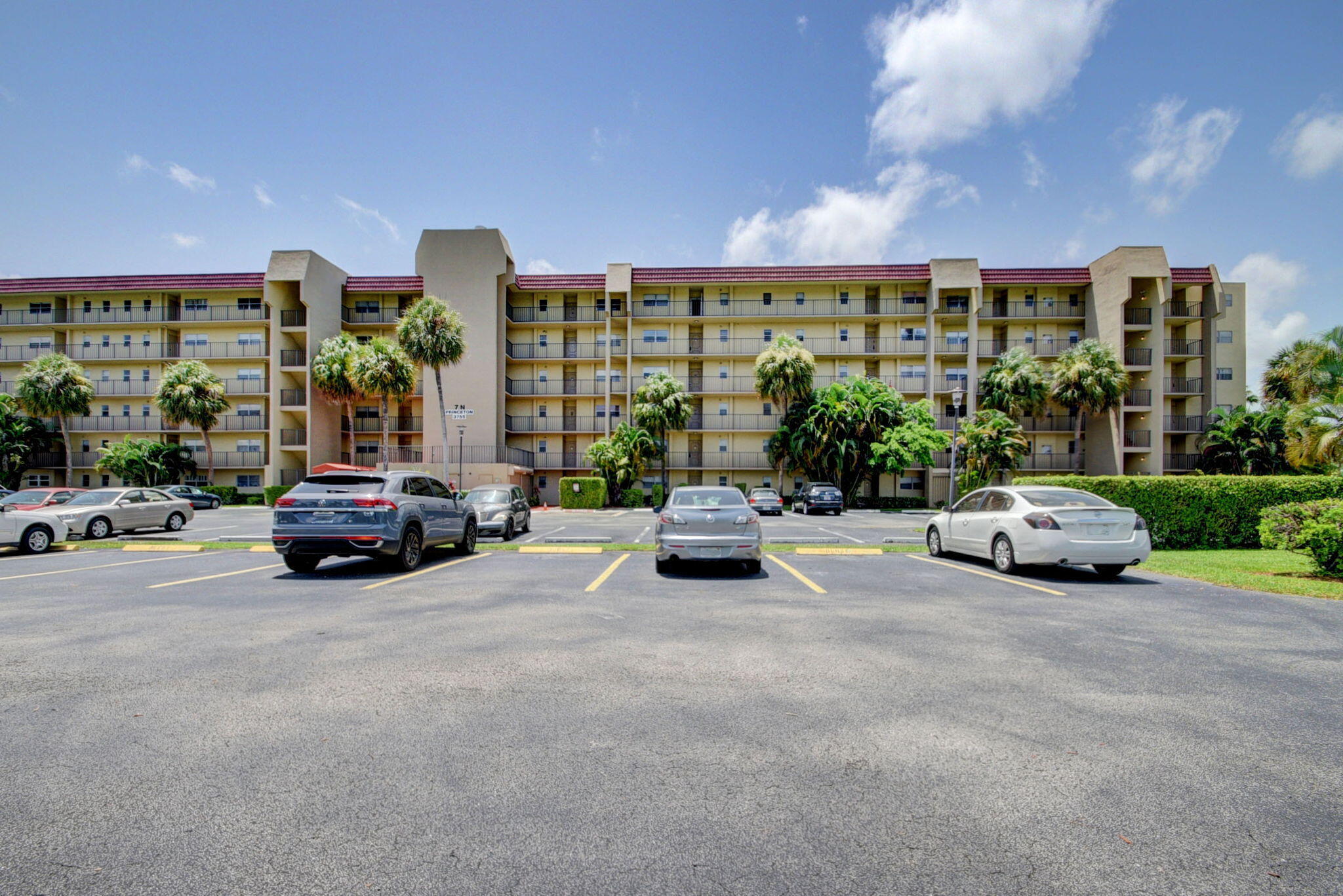 3661 Via Poinciana 410