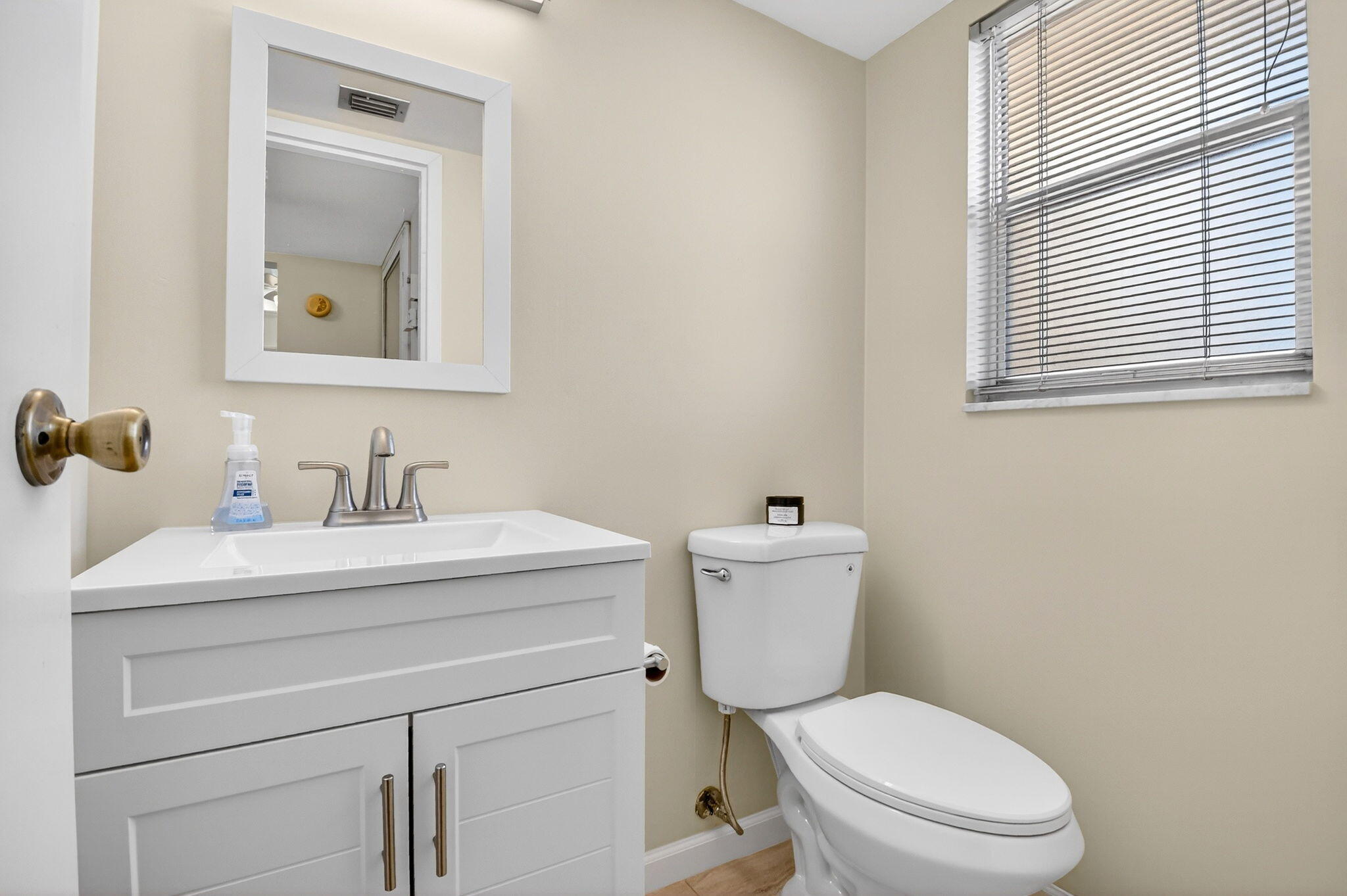 3661 Via Poinciana 410