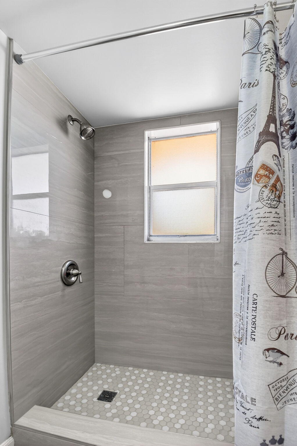 3661 Via Poinciana 410