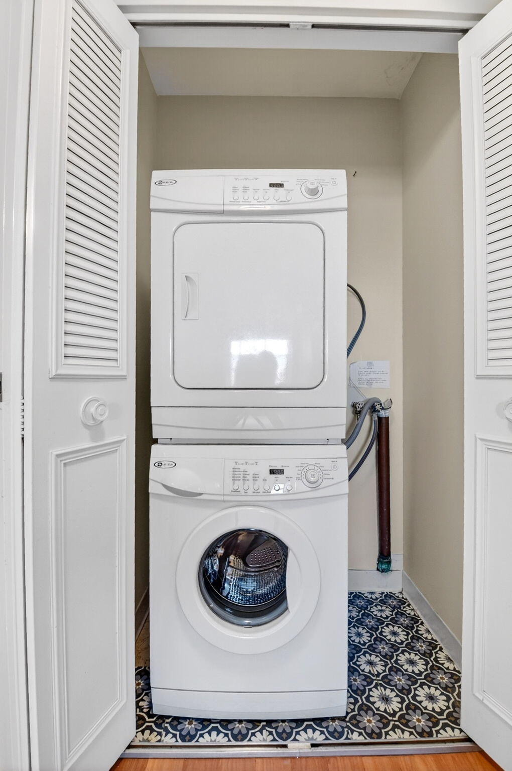 3661 Via Poinciana 410