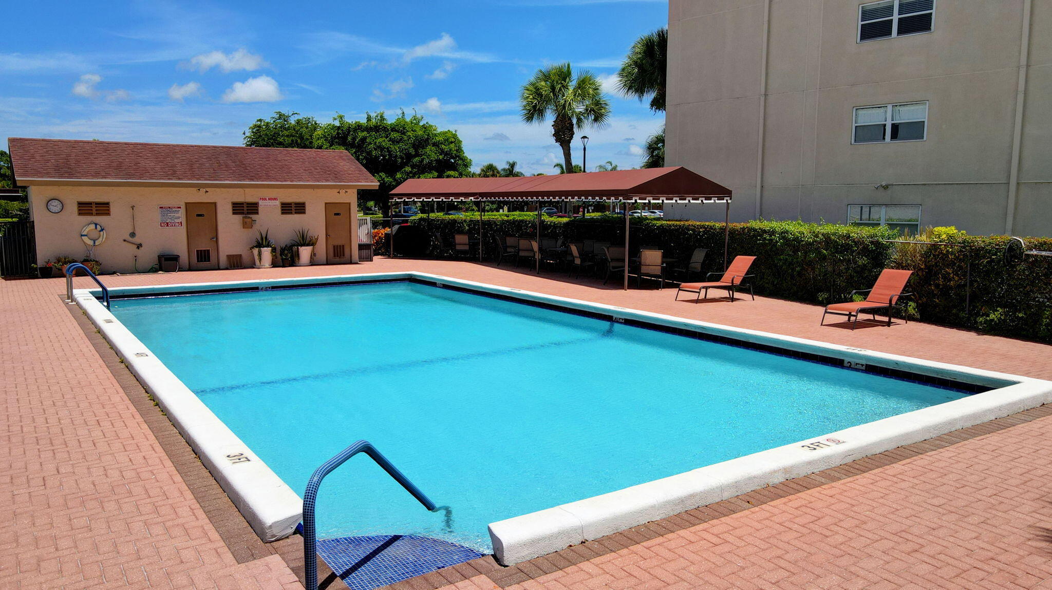3661 Via Poinciana 410