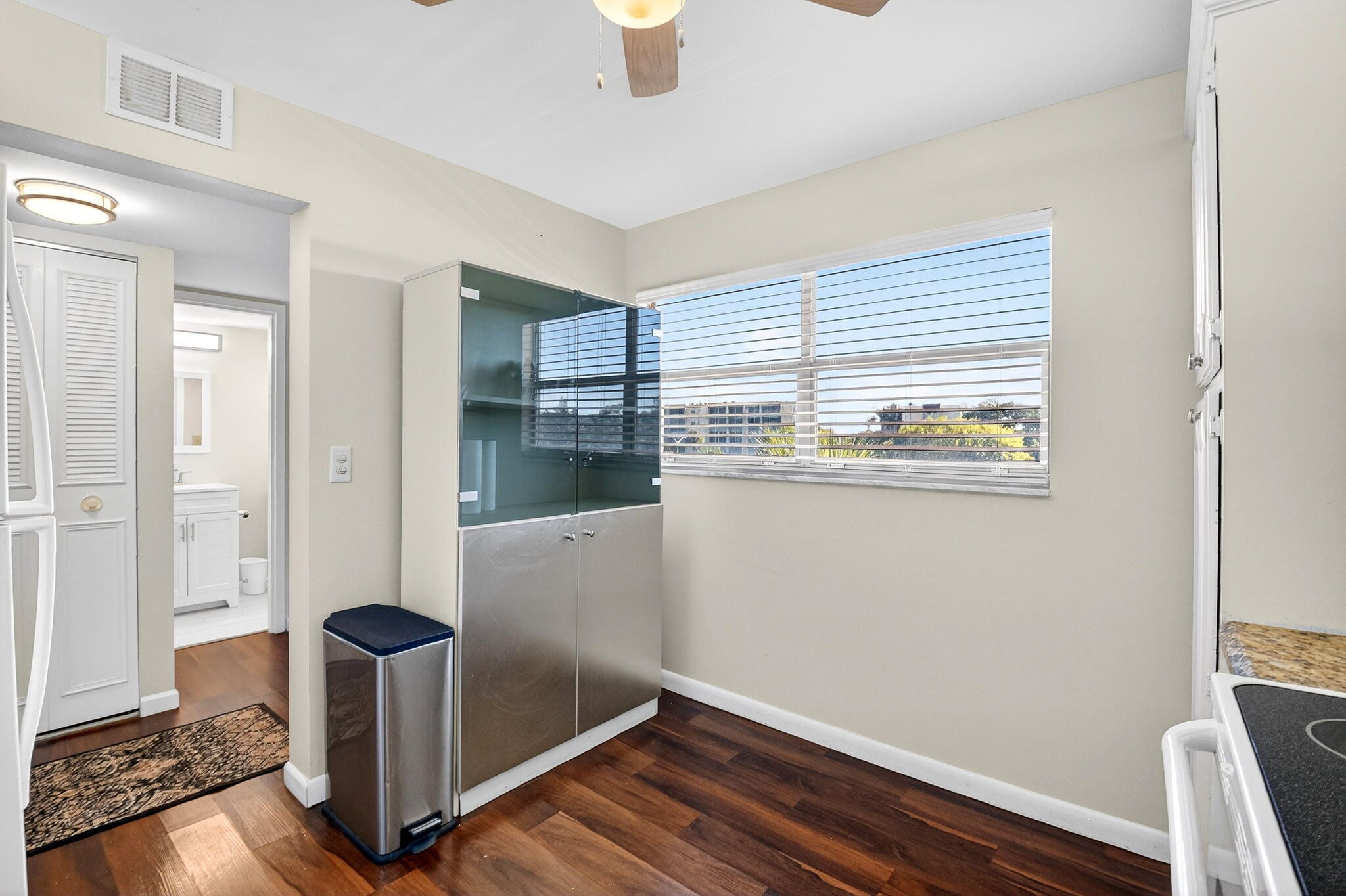 3661 Via Poinciana 410