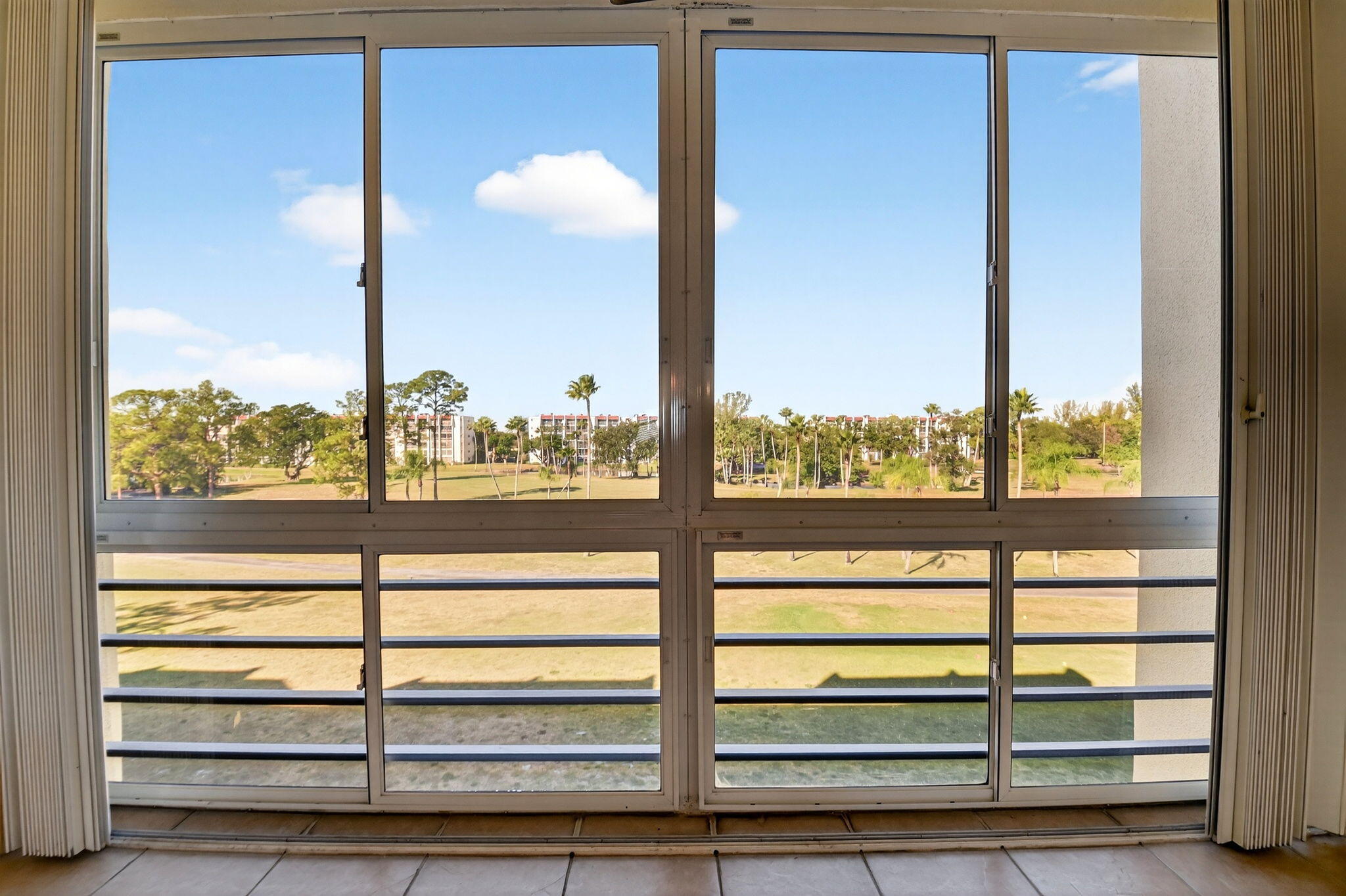 3661 Via Poinciana 410