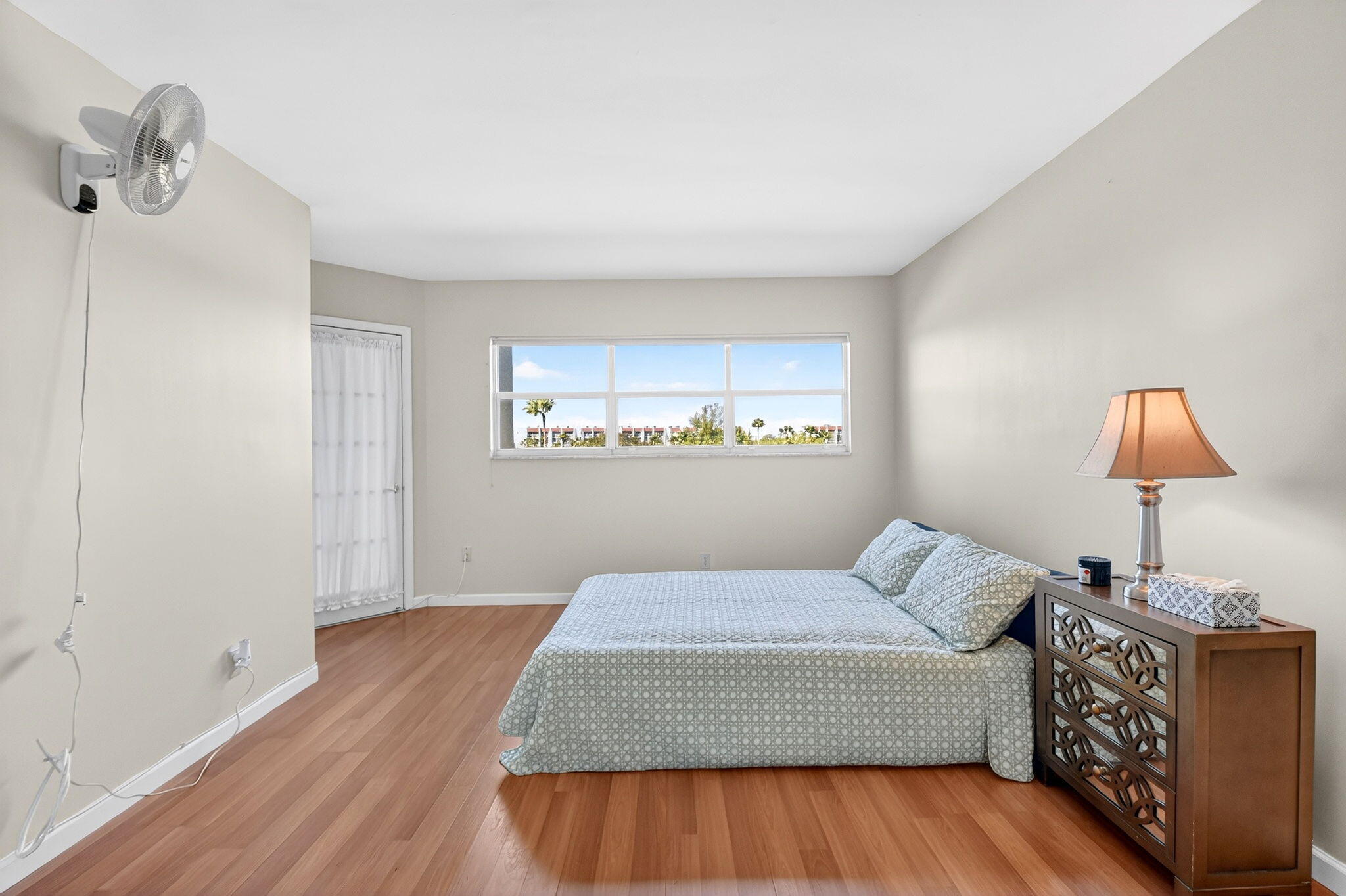 3661 Via Poinciana 410