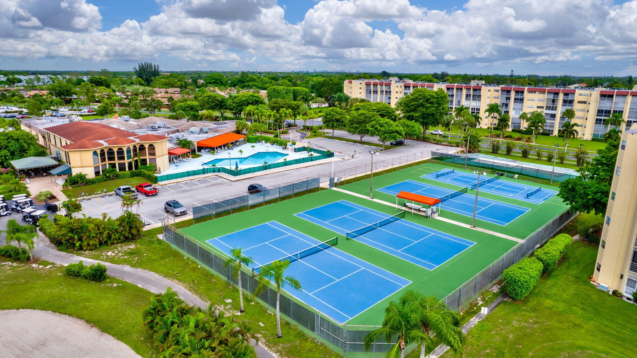 3661 Via Poinciana 410