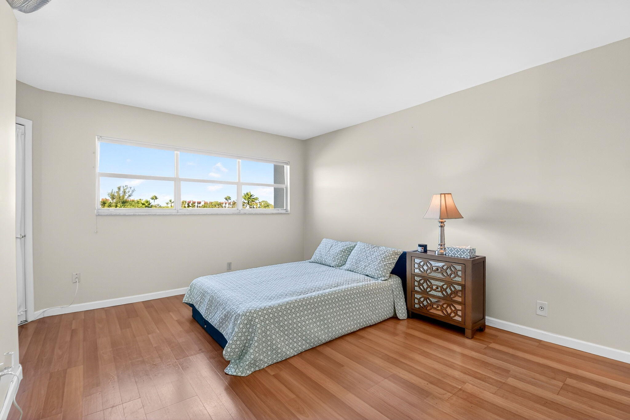 3661 Via Poinciana 410