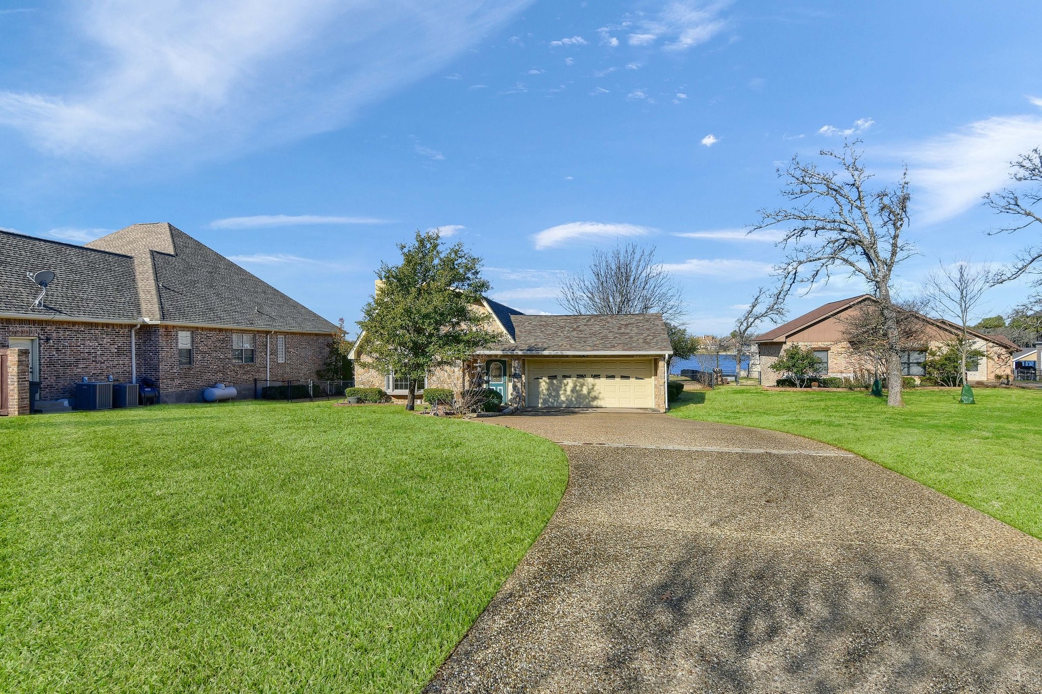 526 Kiowa Drive E