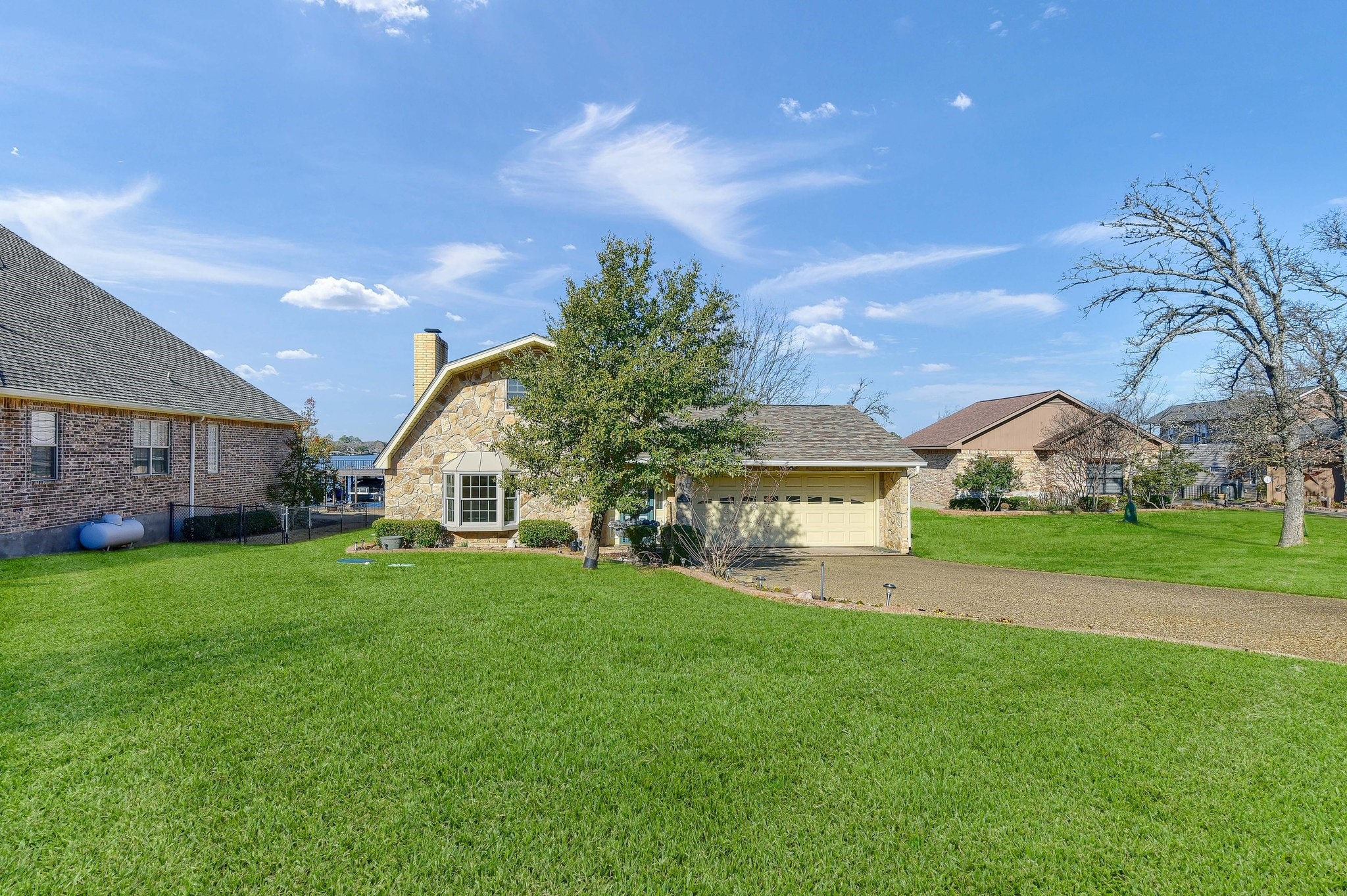 526 Kiowa Drive E