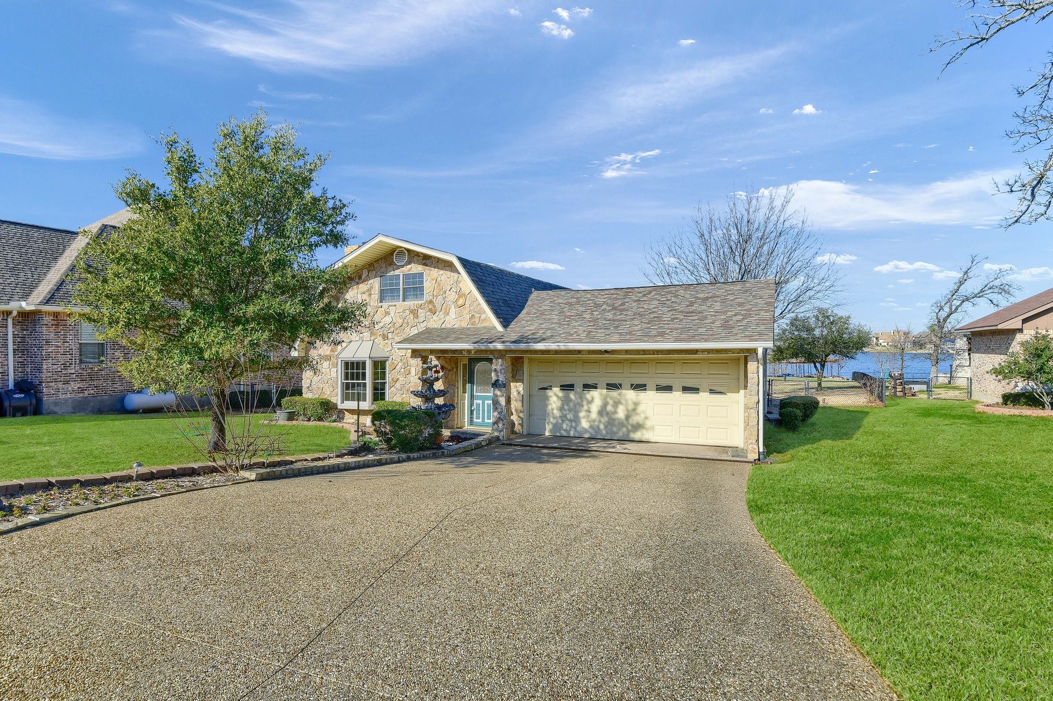 526 Kiowa Drive E