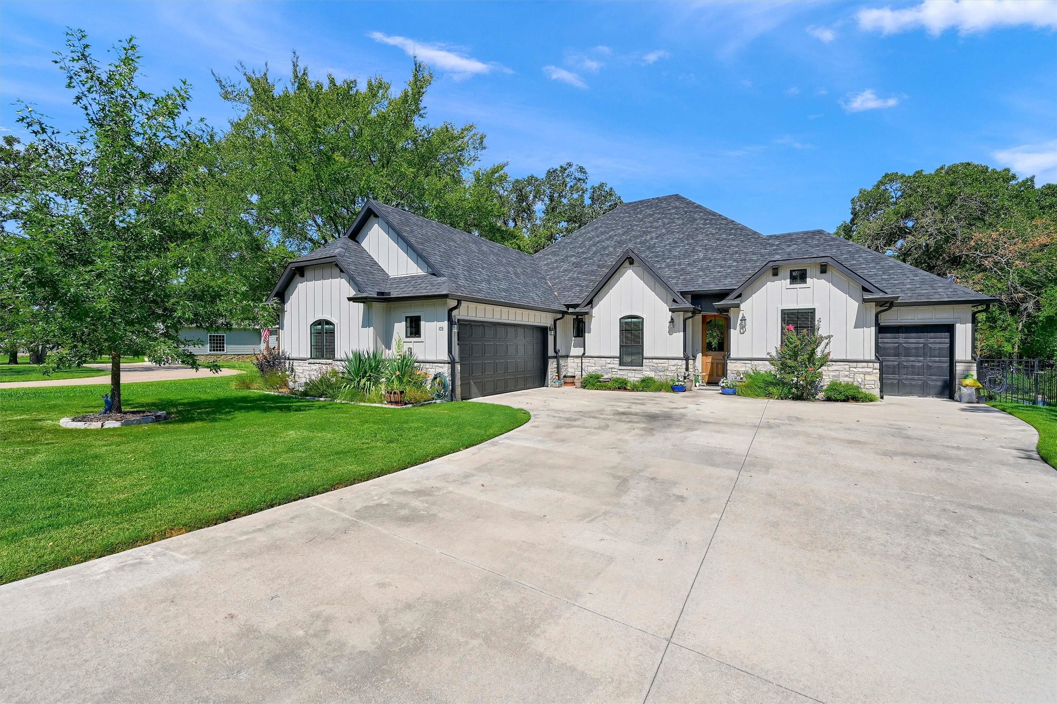 103 Crockett Drive