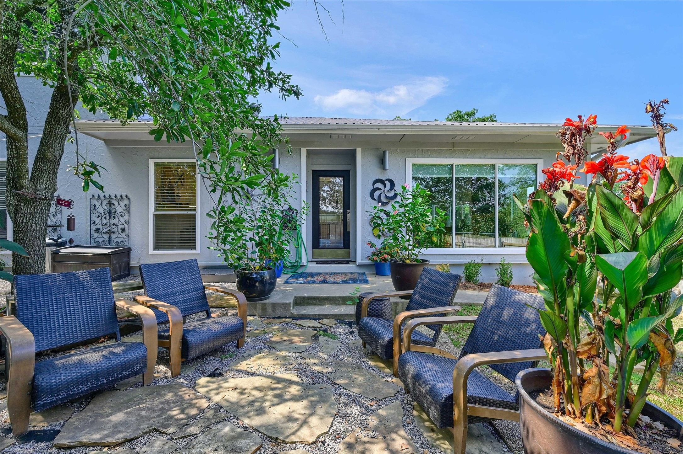 211 Kiowa Drive E