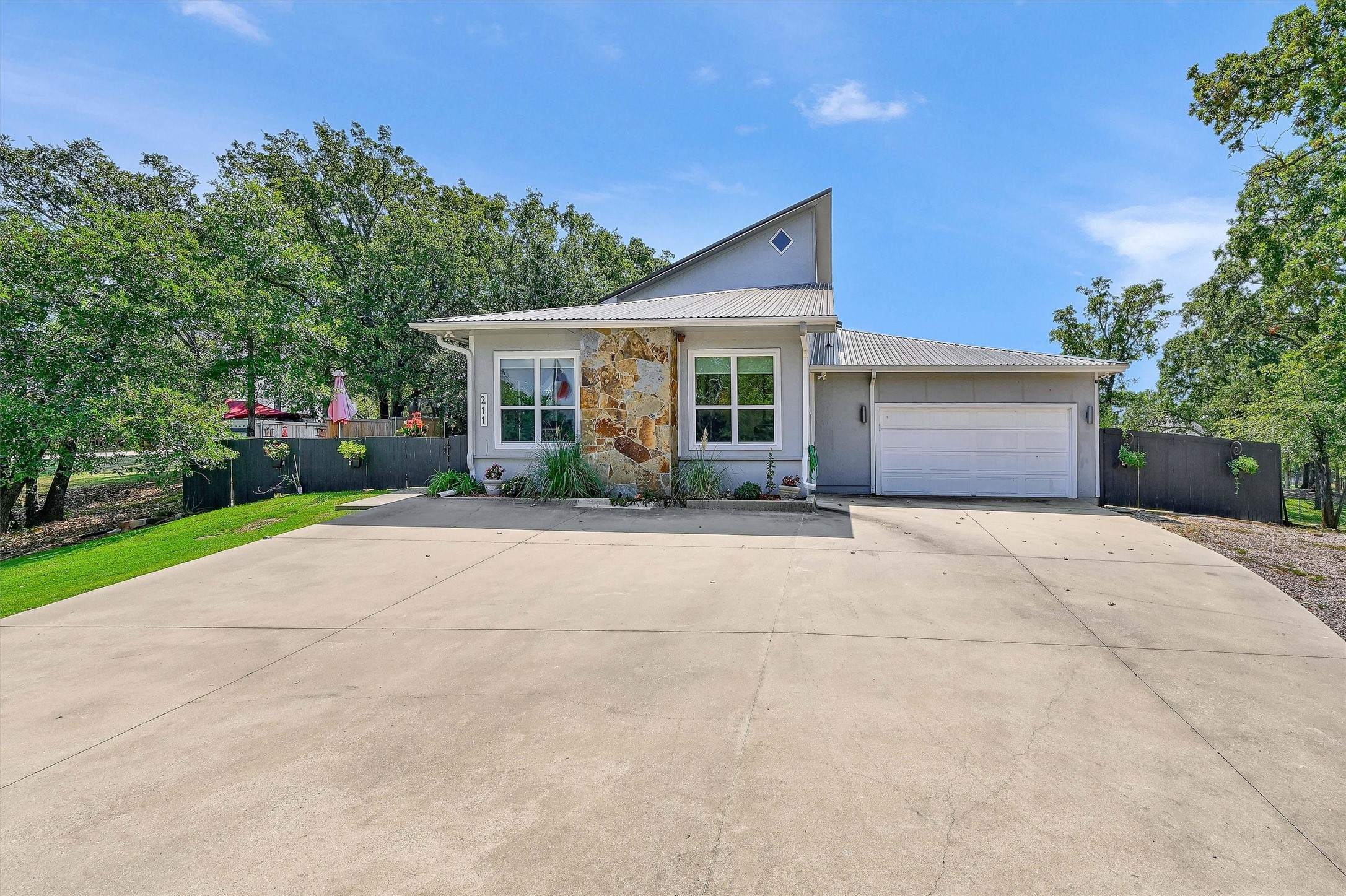 211 Kiowa Drive E
