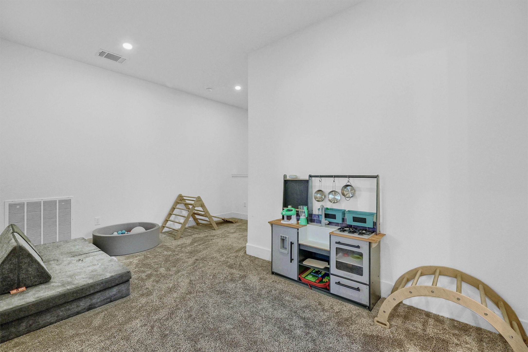 827 Kiowa Drive W