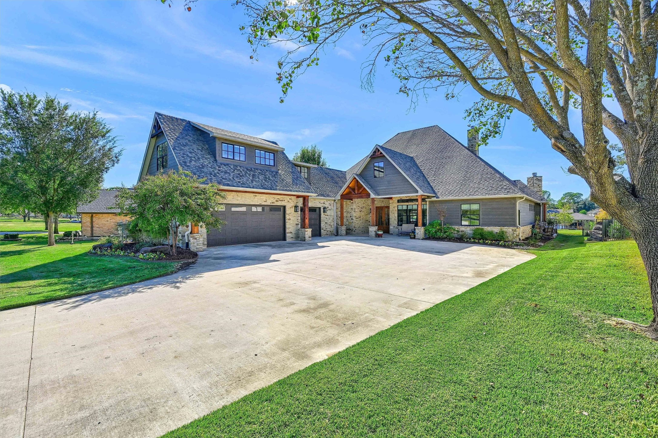1328 Kiowa Drive E
