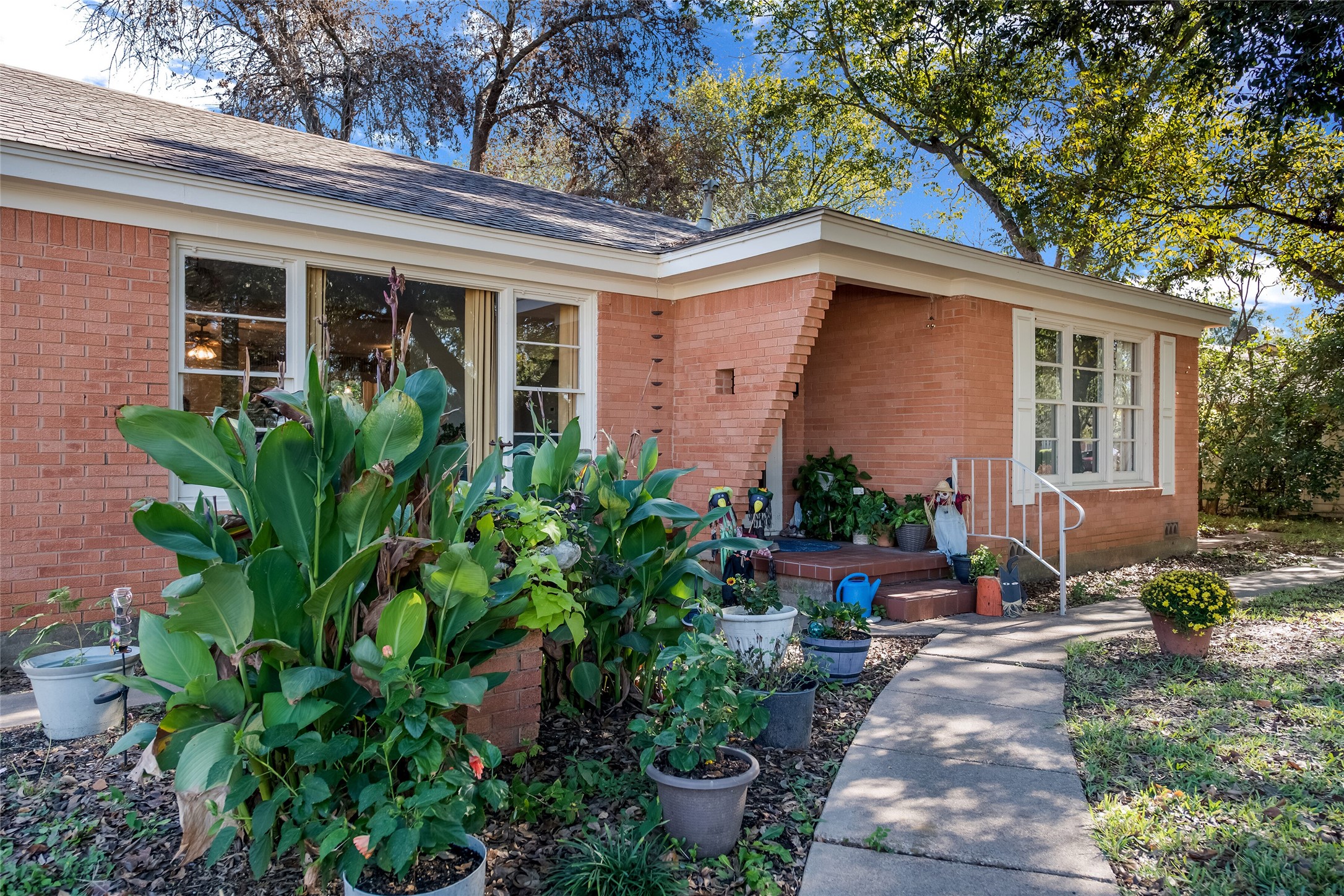 601 S Llano Street