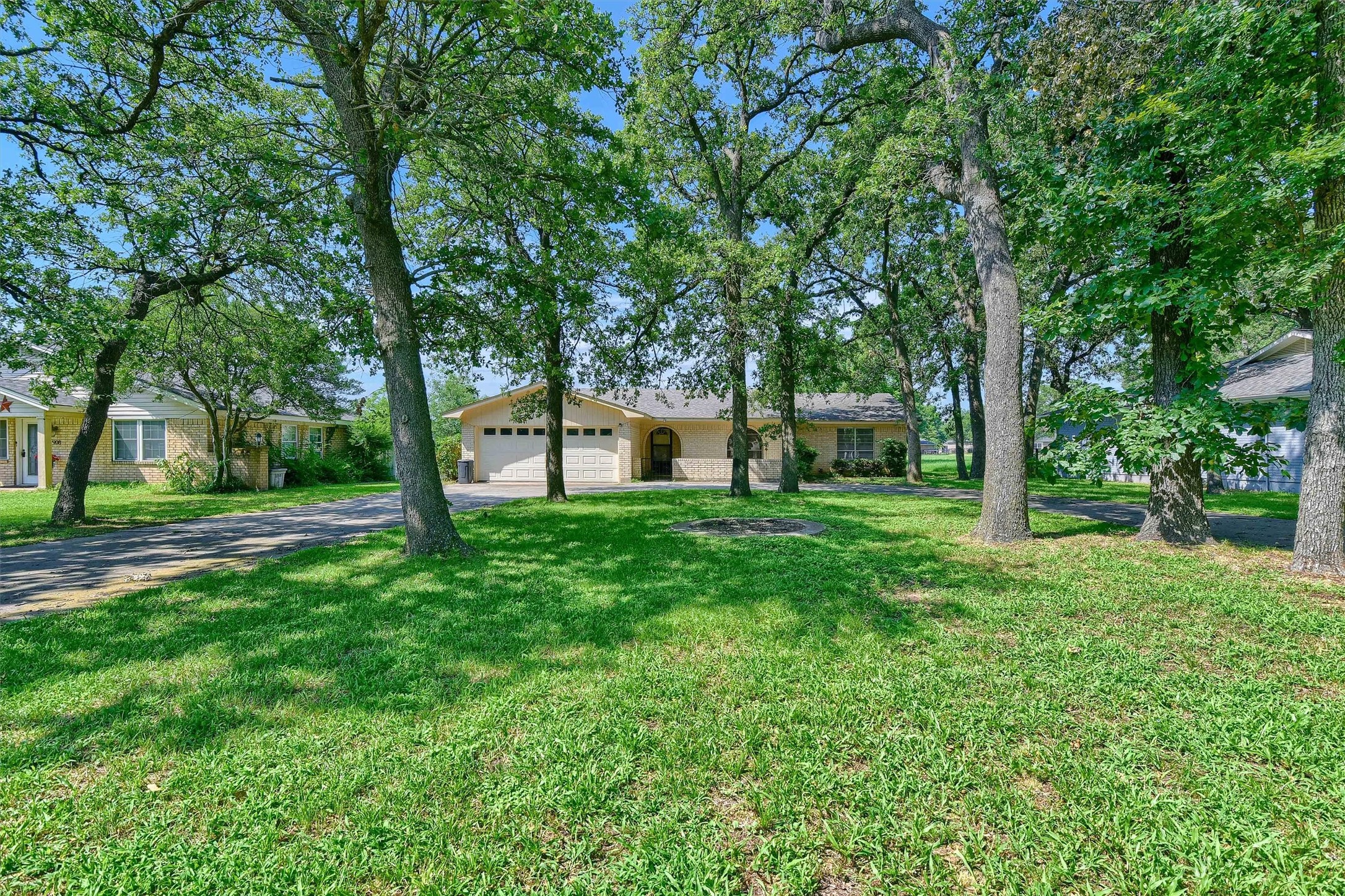 910 Kiowa Drive W