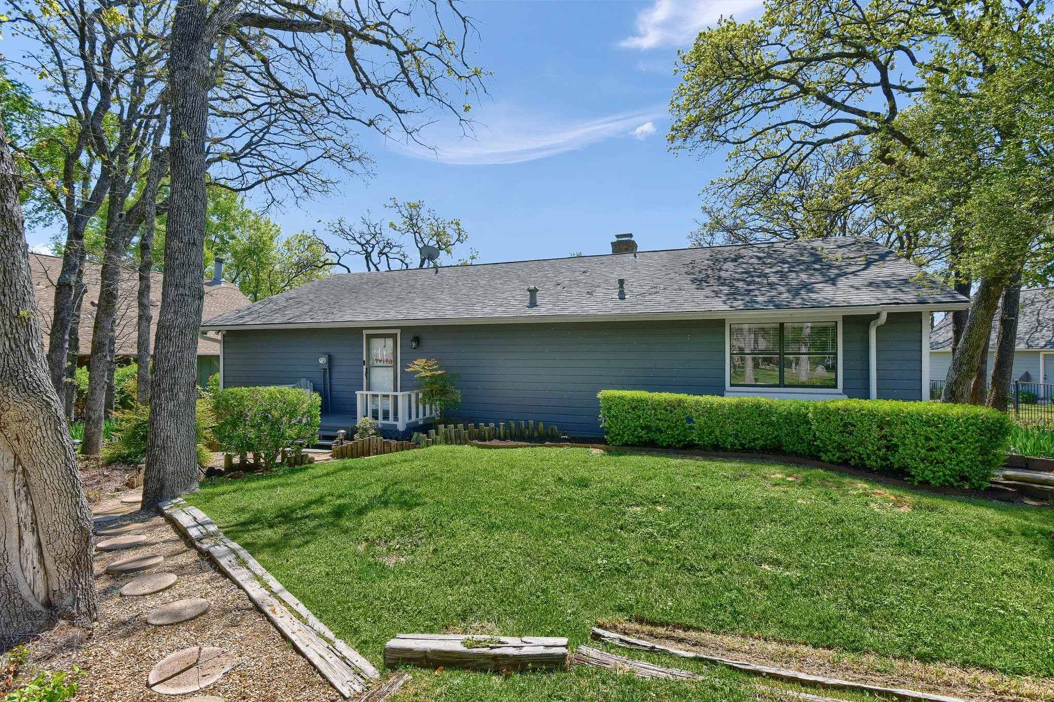 1214 Kiowa Drive E