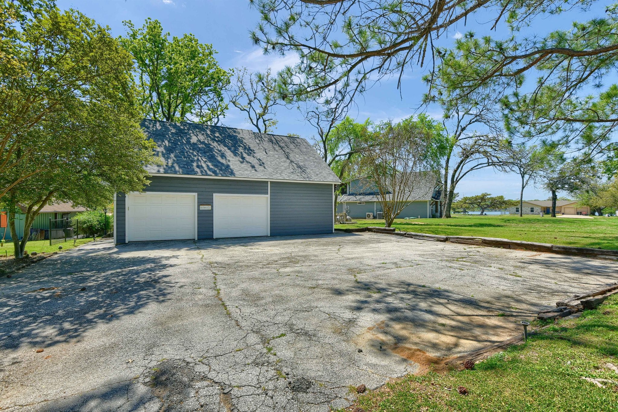 1214 Kiowa Drive E