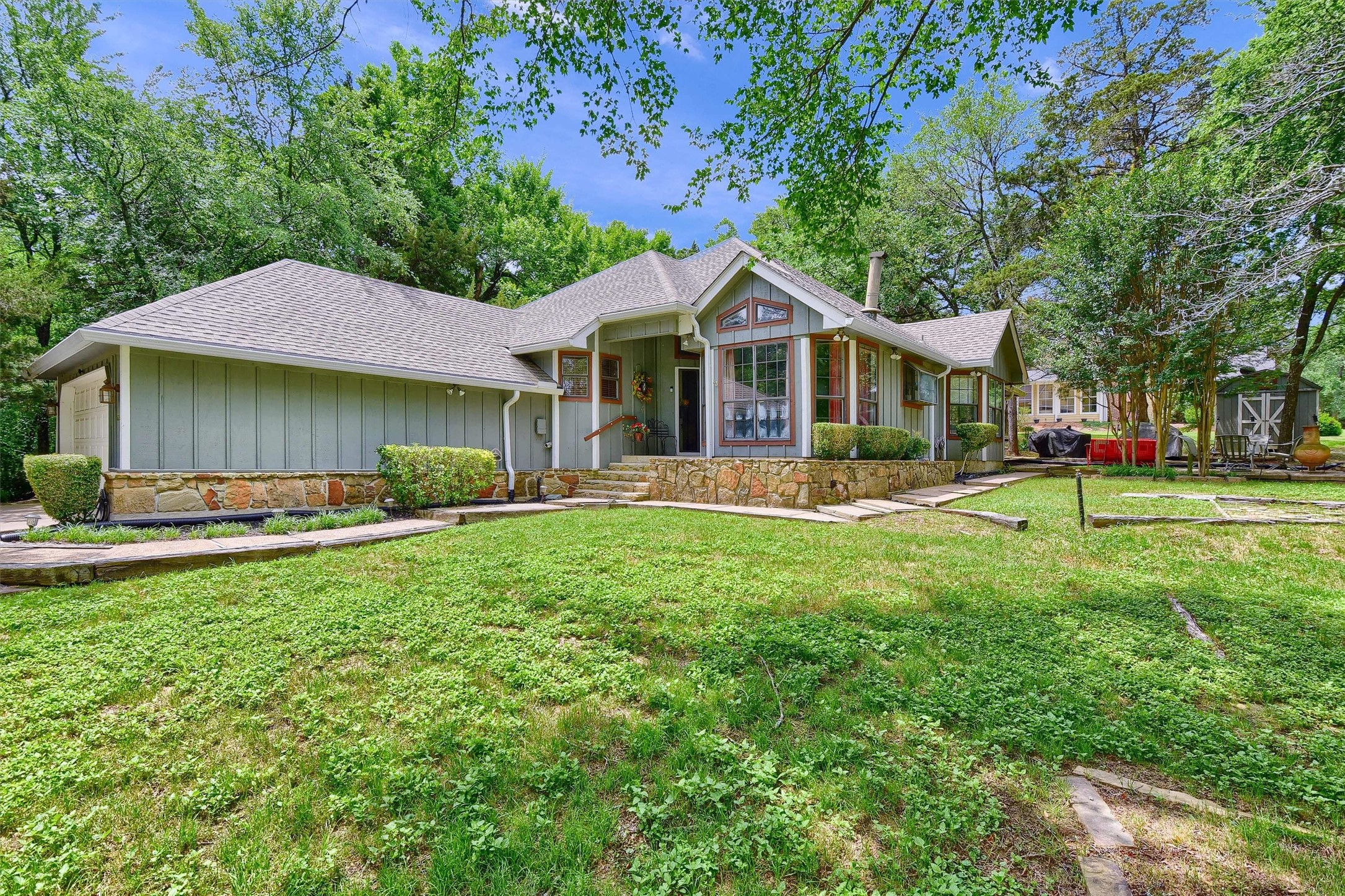 623 Kiowa Dr E