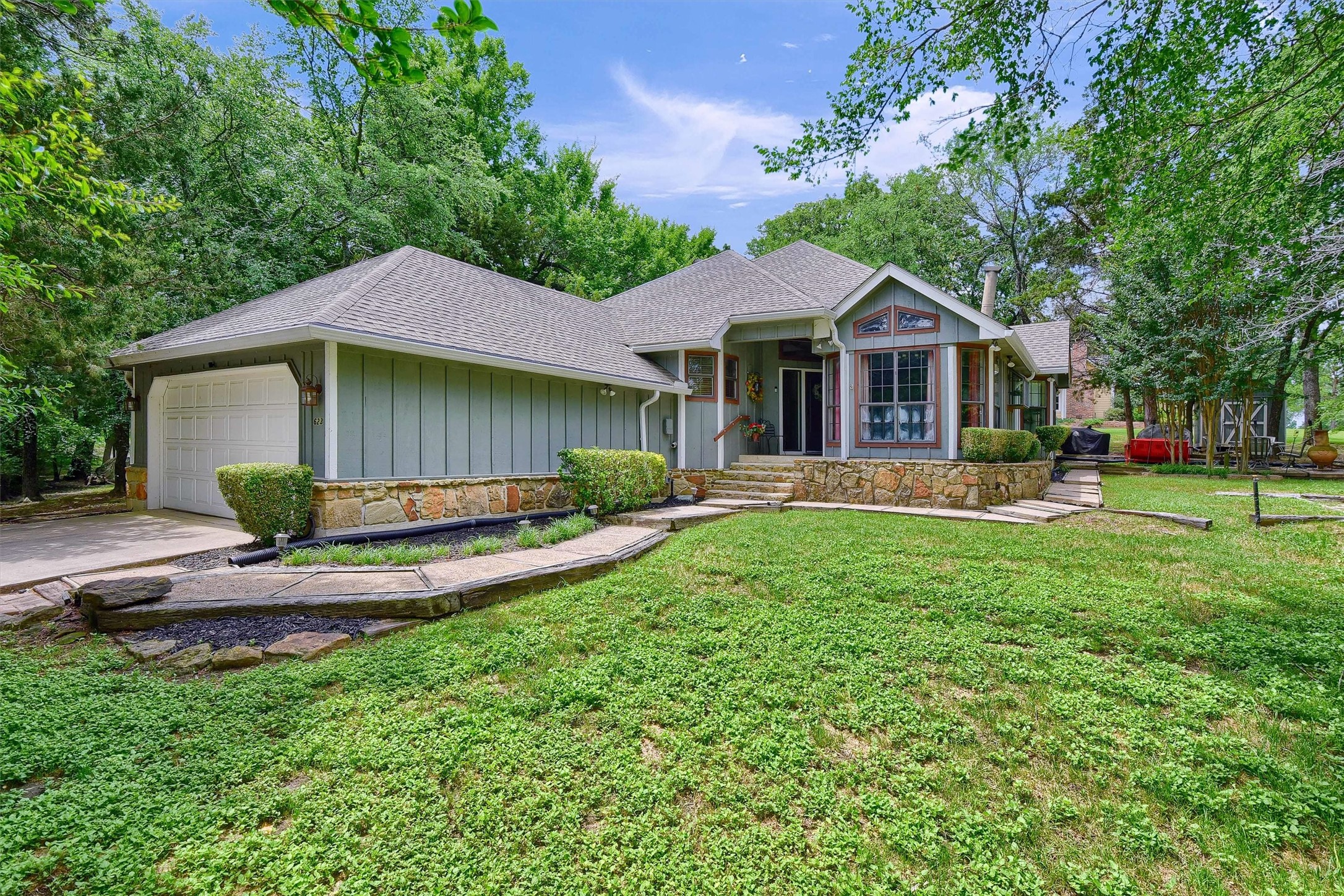 623 Kiowa Dr E