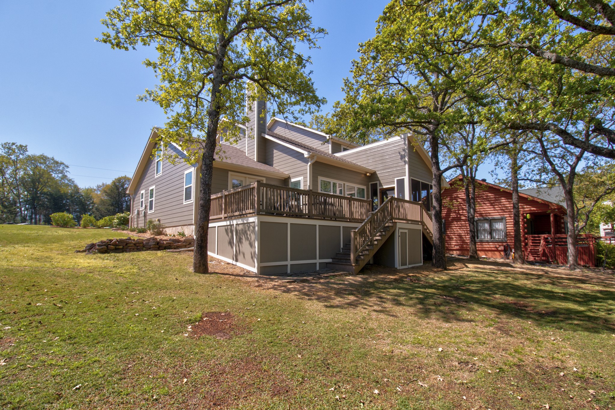 108 E Kiowa Drive E