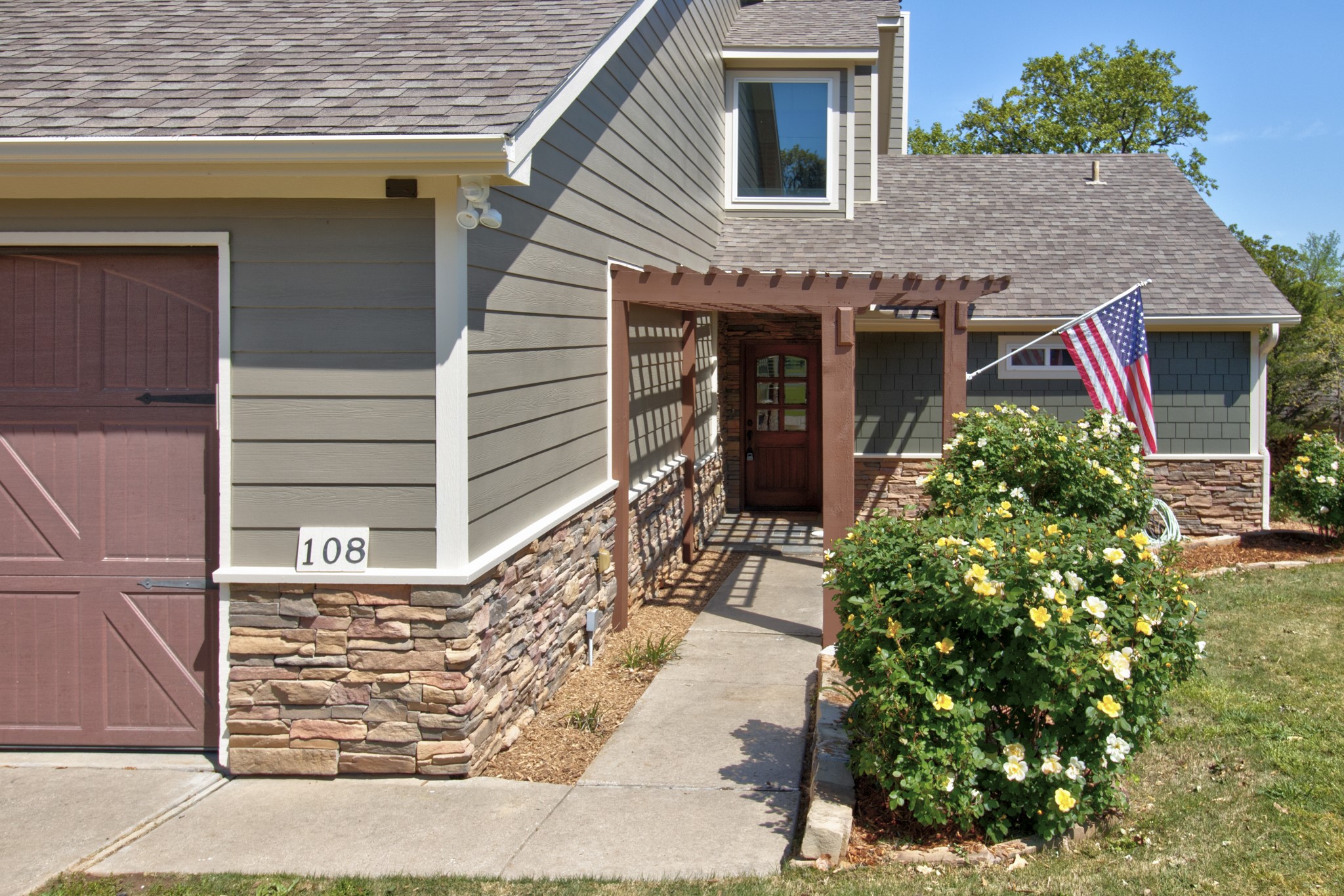 108 E Kiowa Drive E