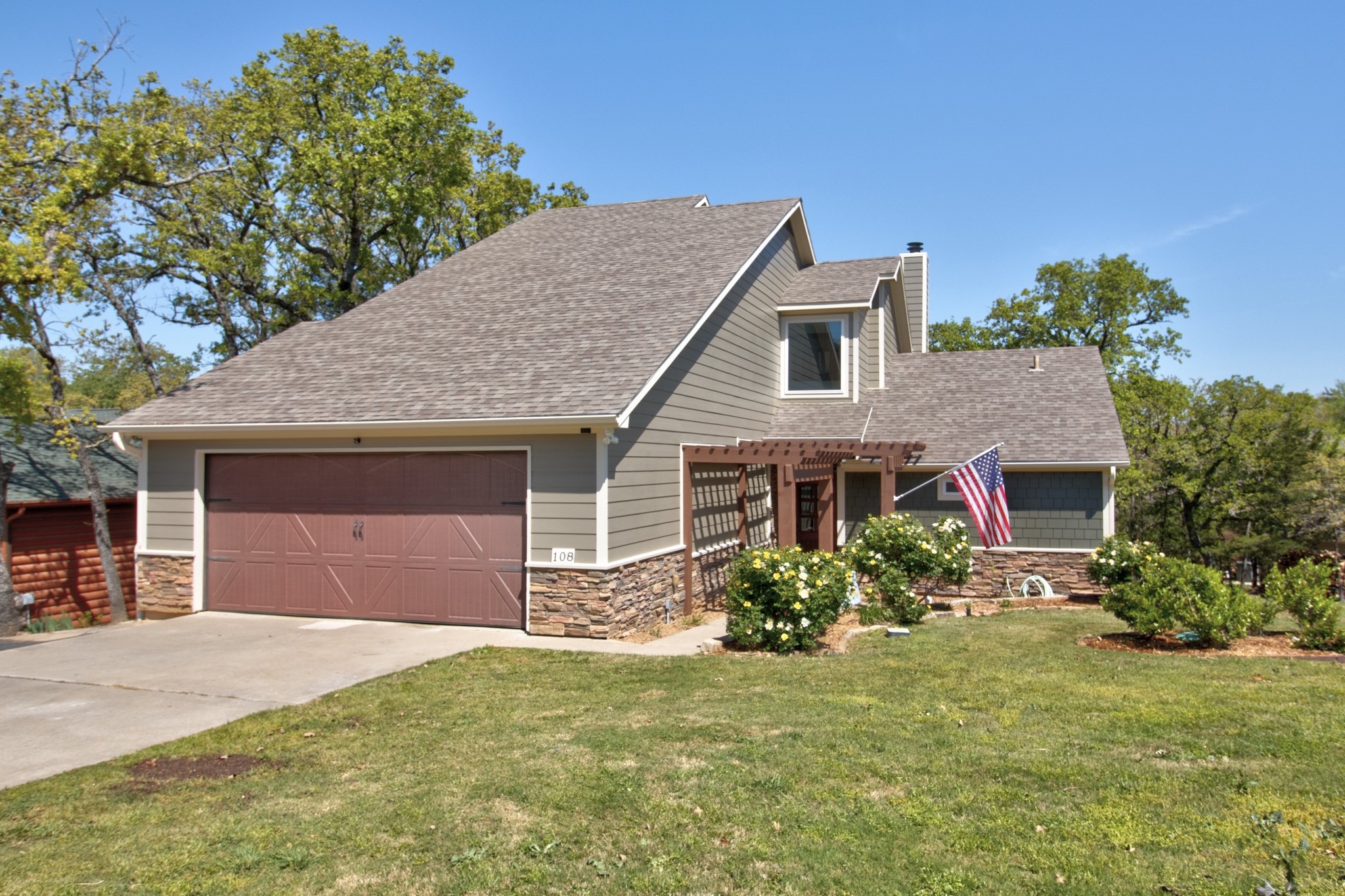 108 E Kiowa Drive E