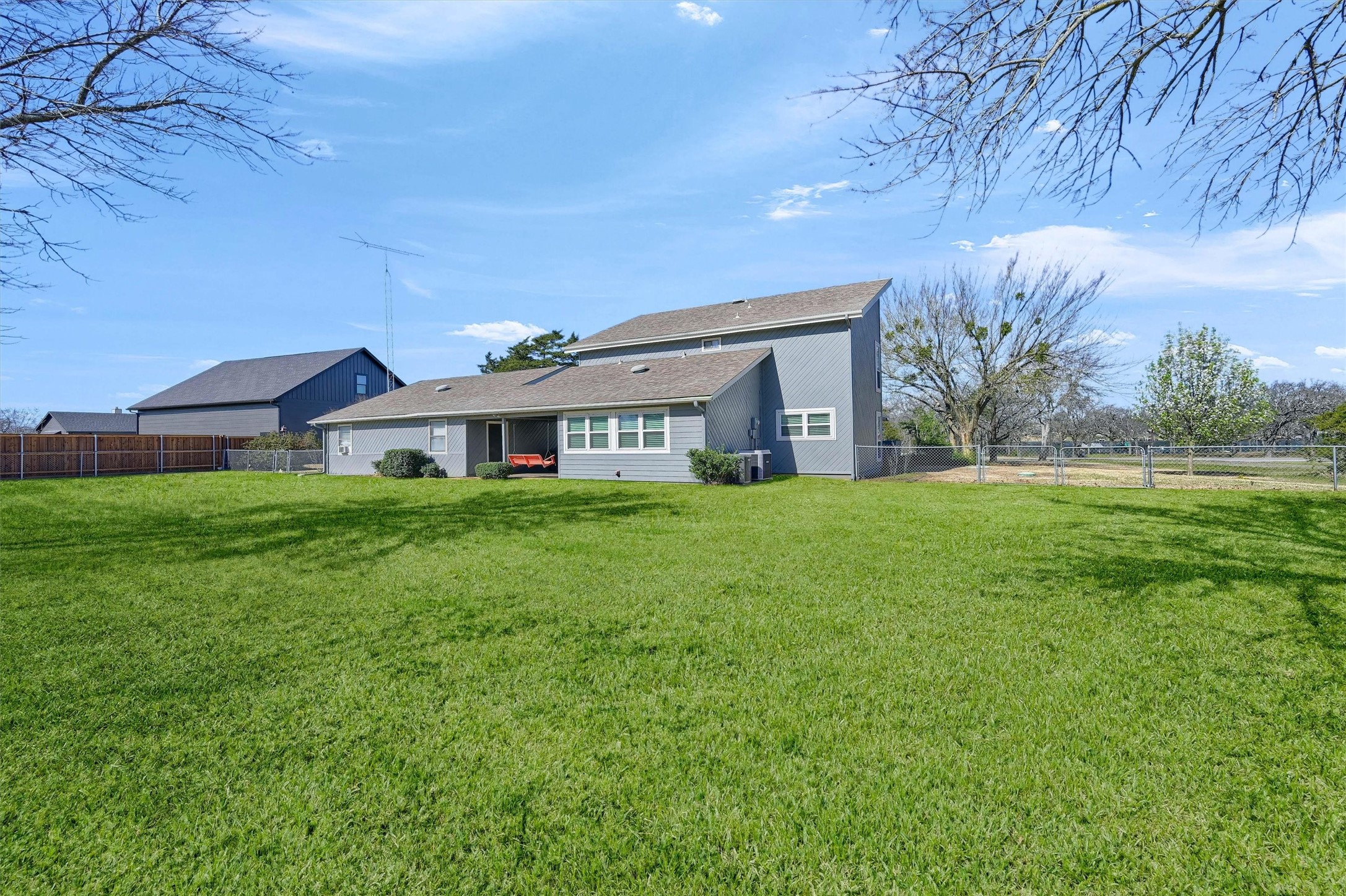 525 Kiowa Drive E