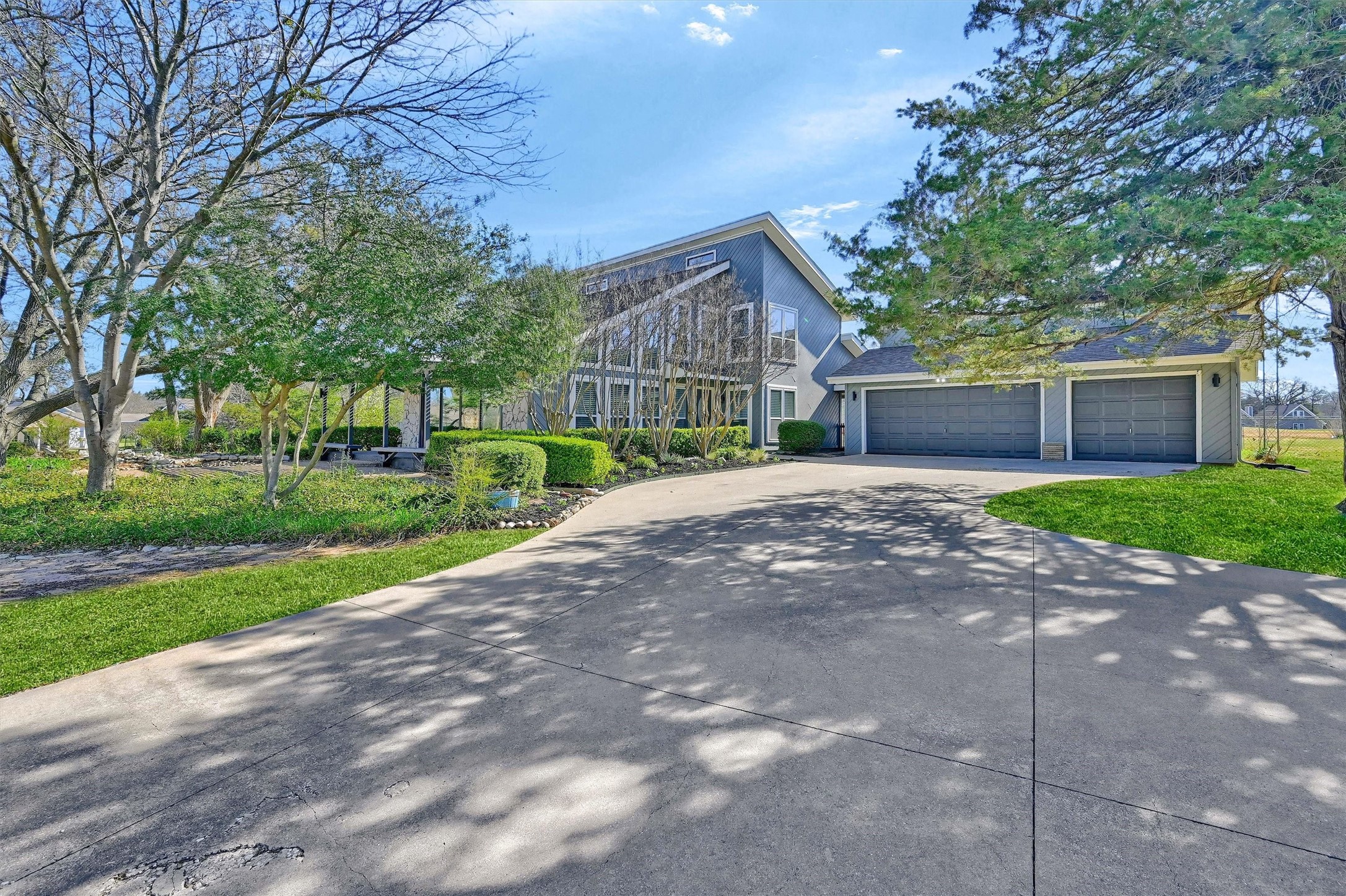 525 Kiowa Drive E