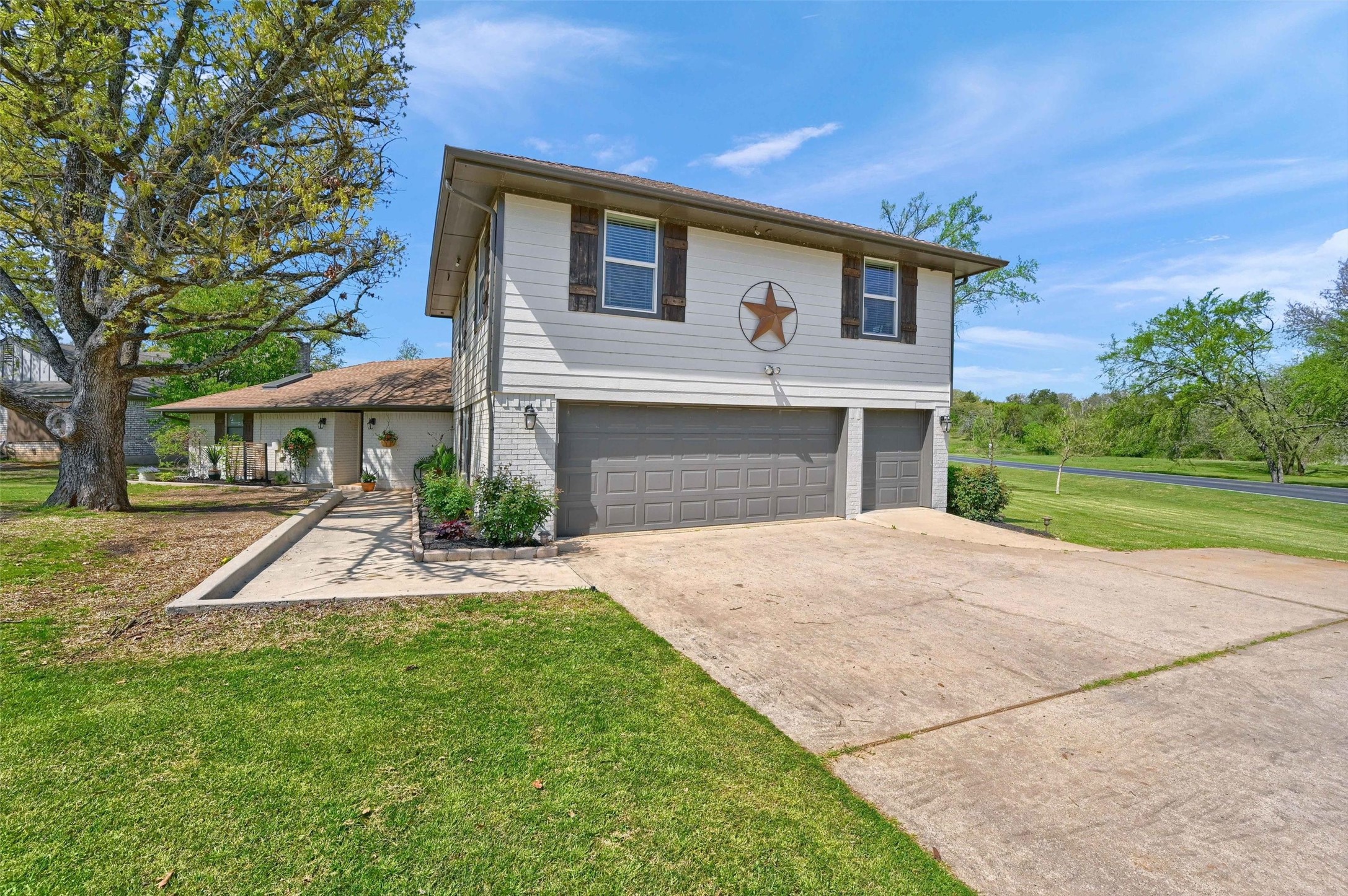 1346 Kiowa Drive E