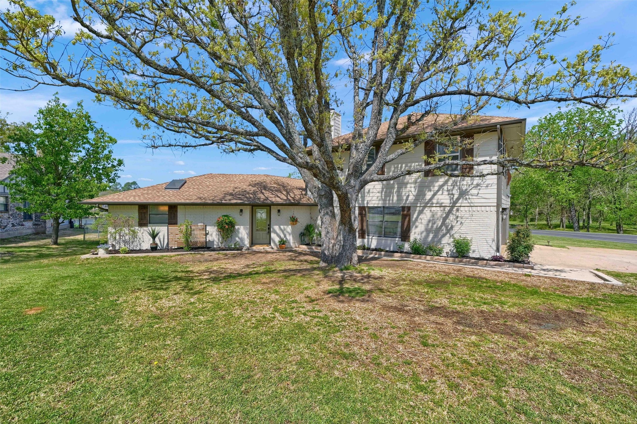 1346 Kiowa Drive E
