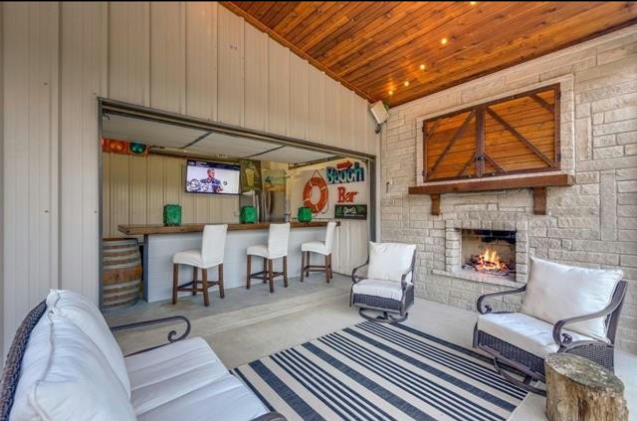 2113 Twin Creeks Circle