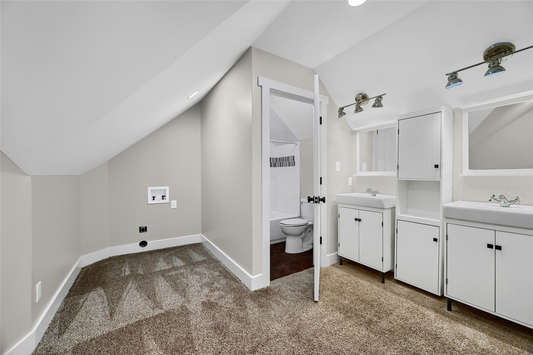 1101 Brooks Lane
