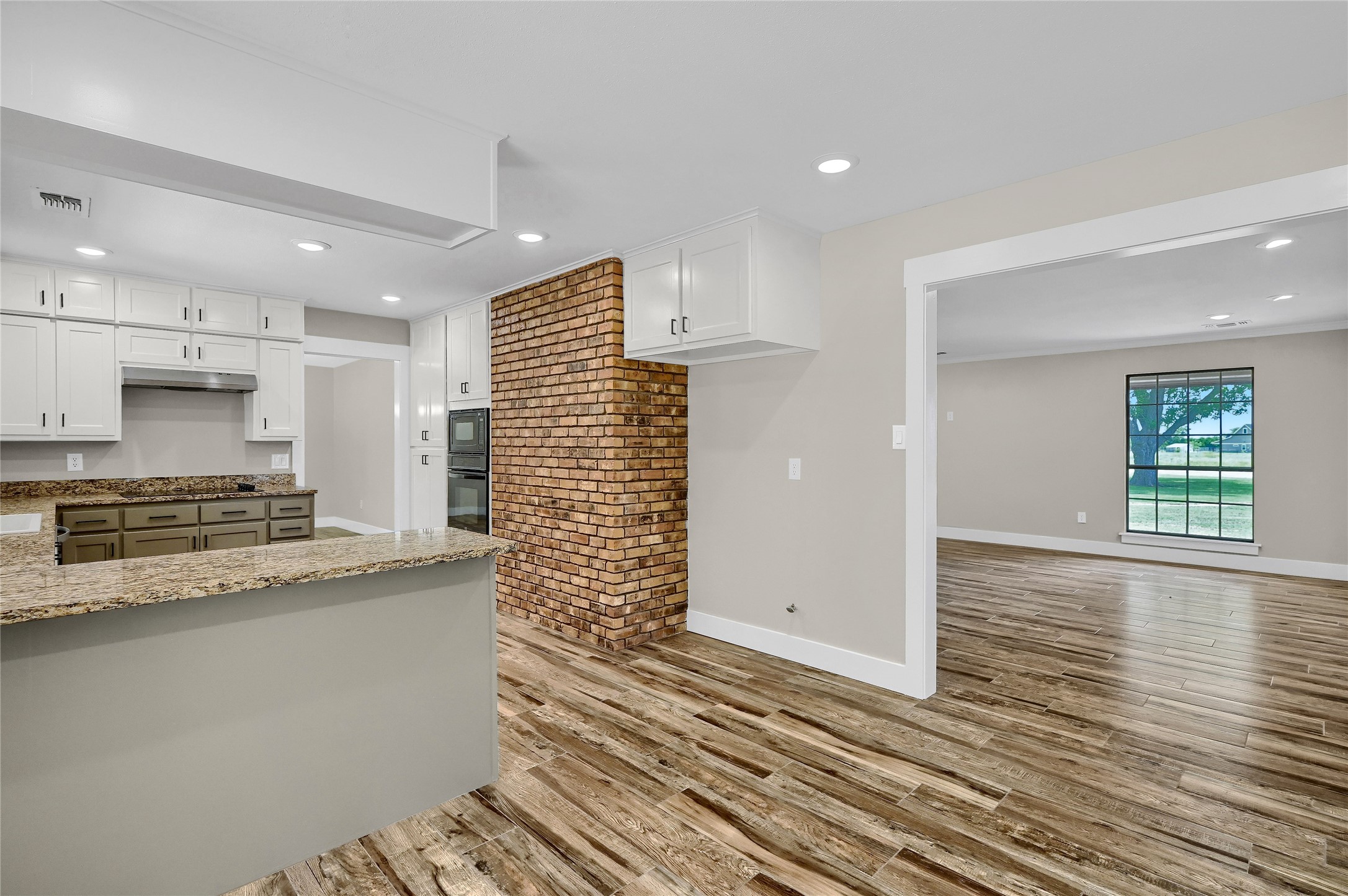1101 Brooks Lane
