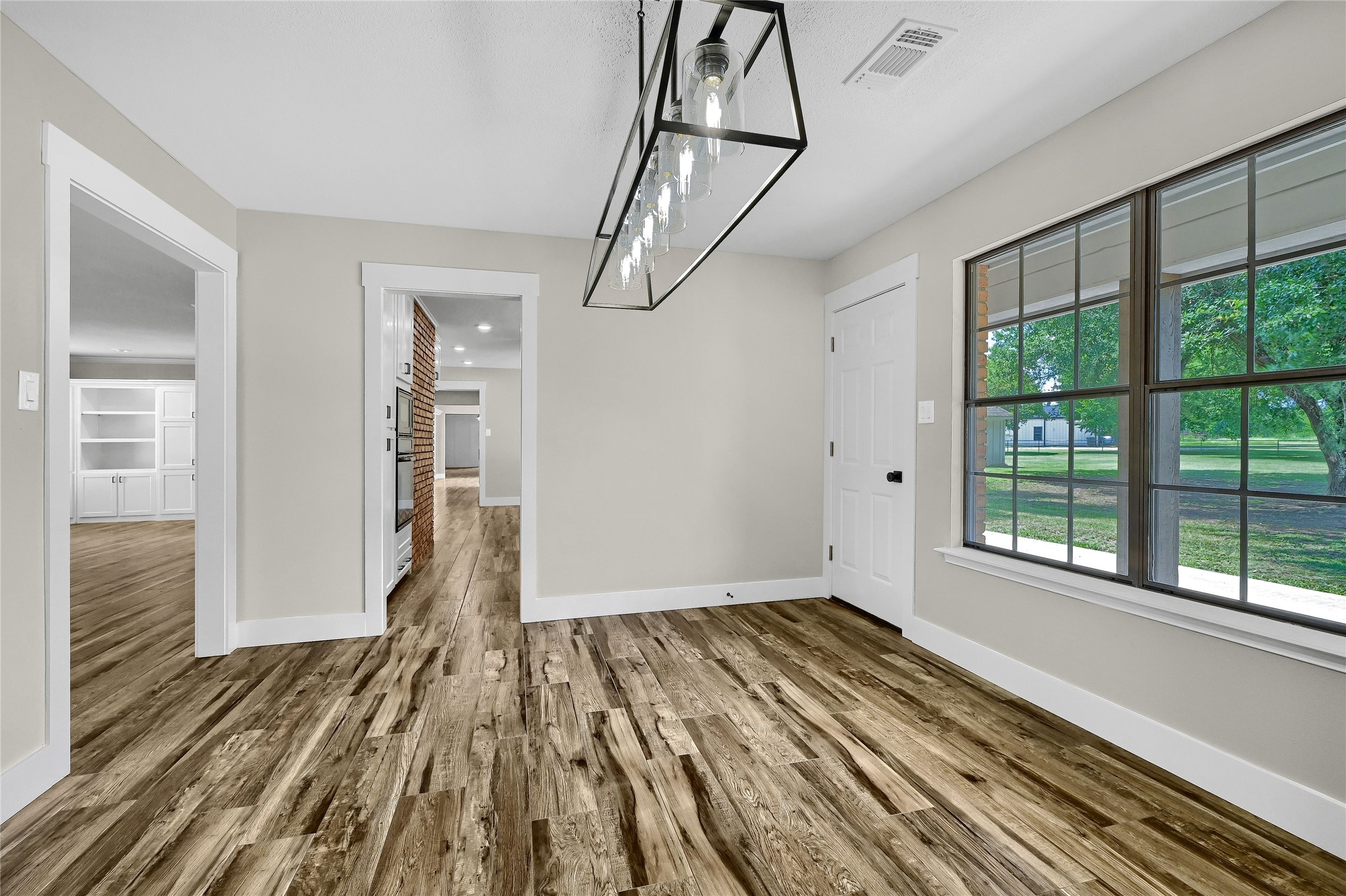 1101 Brooks Lane