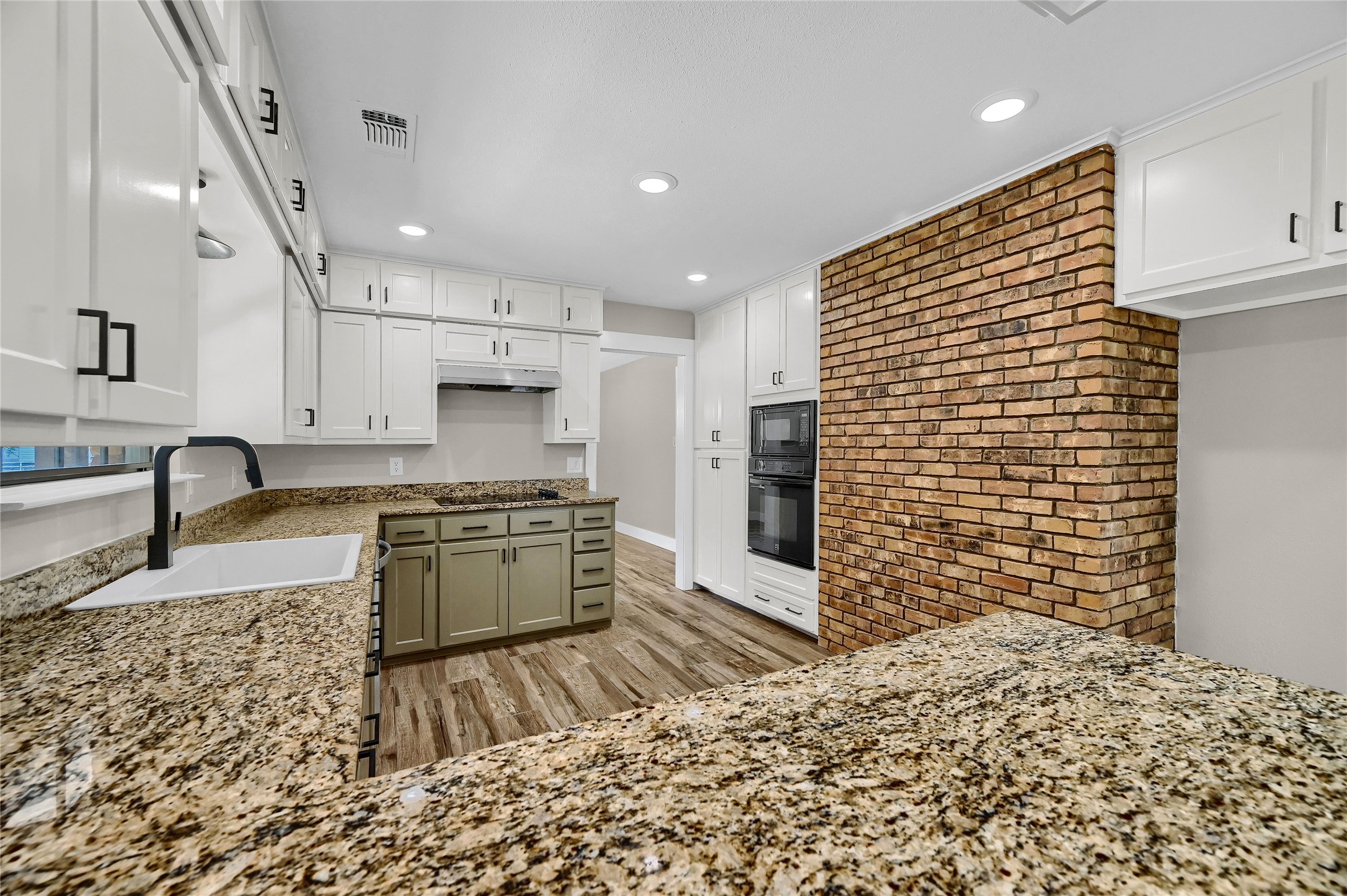 1101 A Brooks Lane